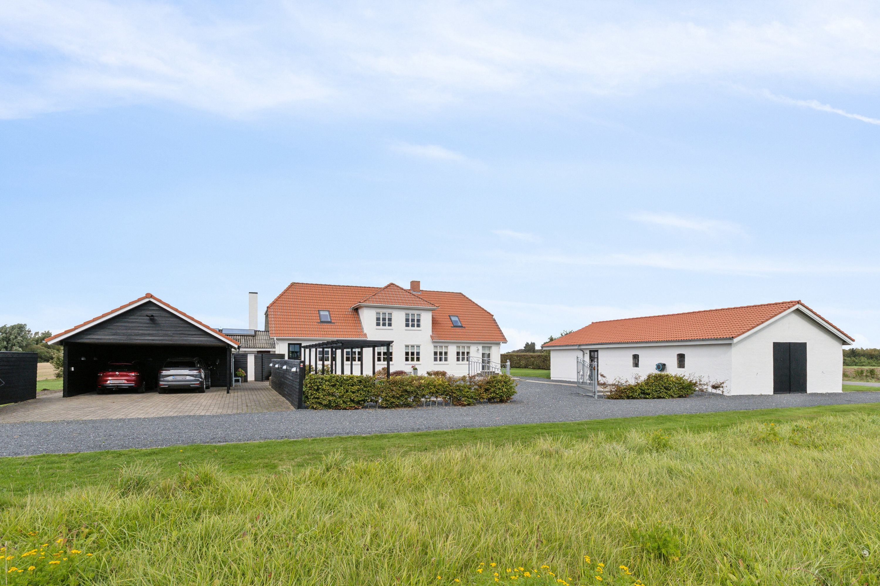 Miniaturebillede 1: set fra vejen. Billede af Ramsvej 159, Bjergby, 9800 Hjørring