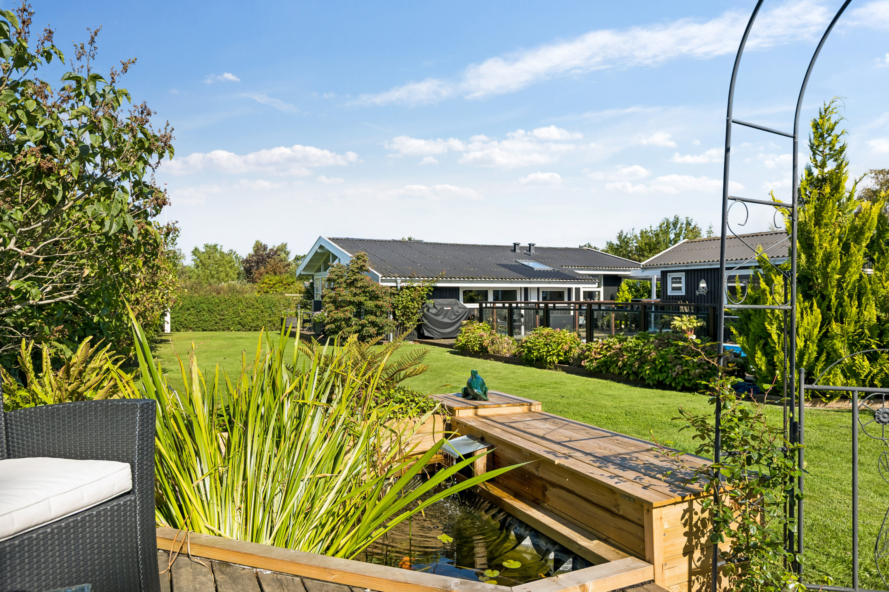 Fremhævet have billede i fuldskærmstilstand. Billede af Pilebakken 13, Havnsø Str, 4591 Føllenslev