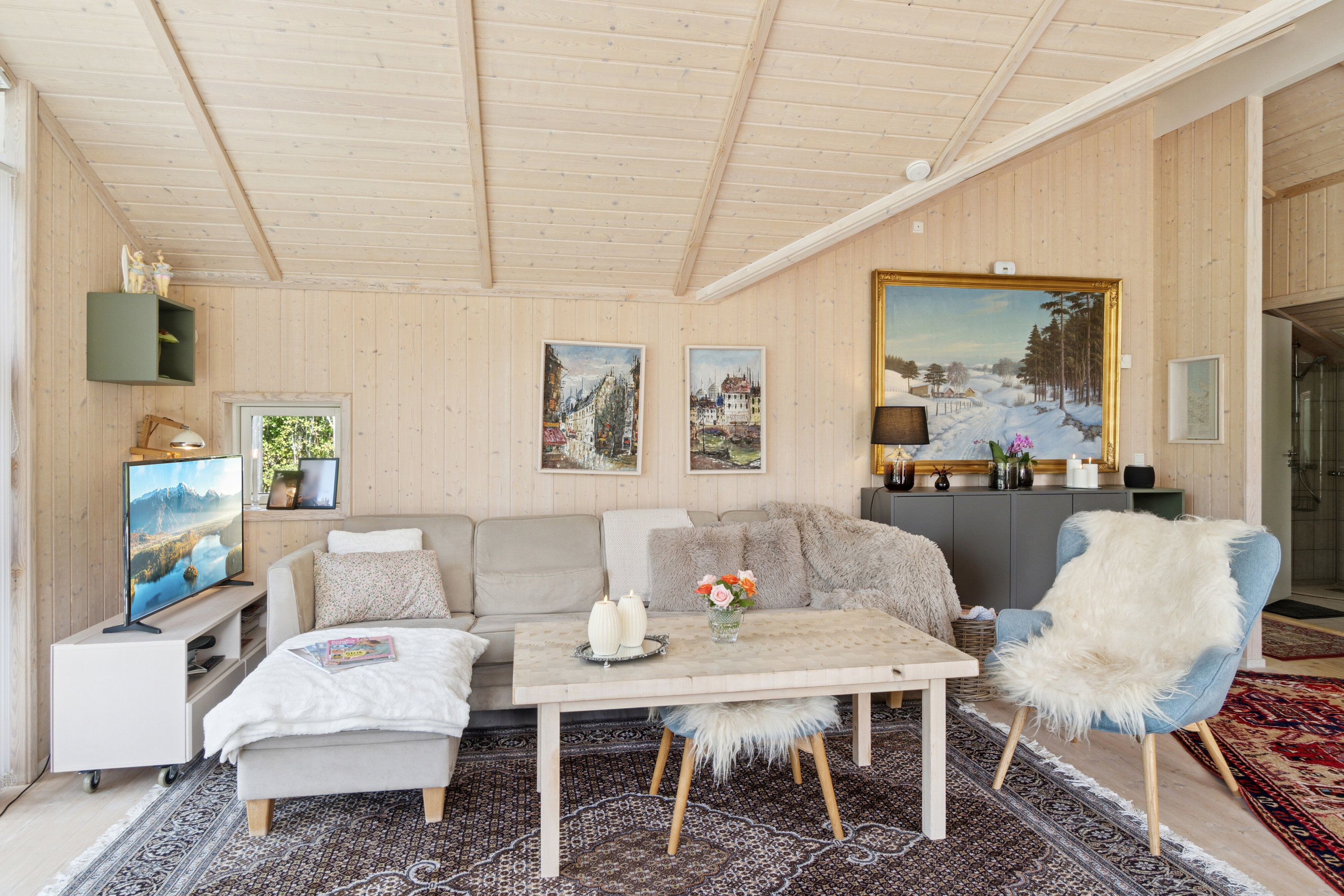 Fremhævet stue billede i fuldskærmstilstand. Billede af Granlygårdsvej 14, 4400 Kalundborg