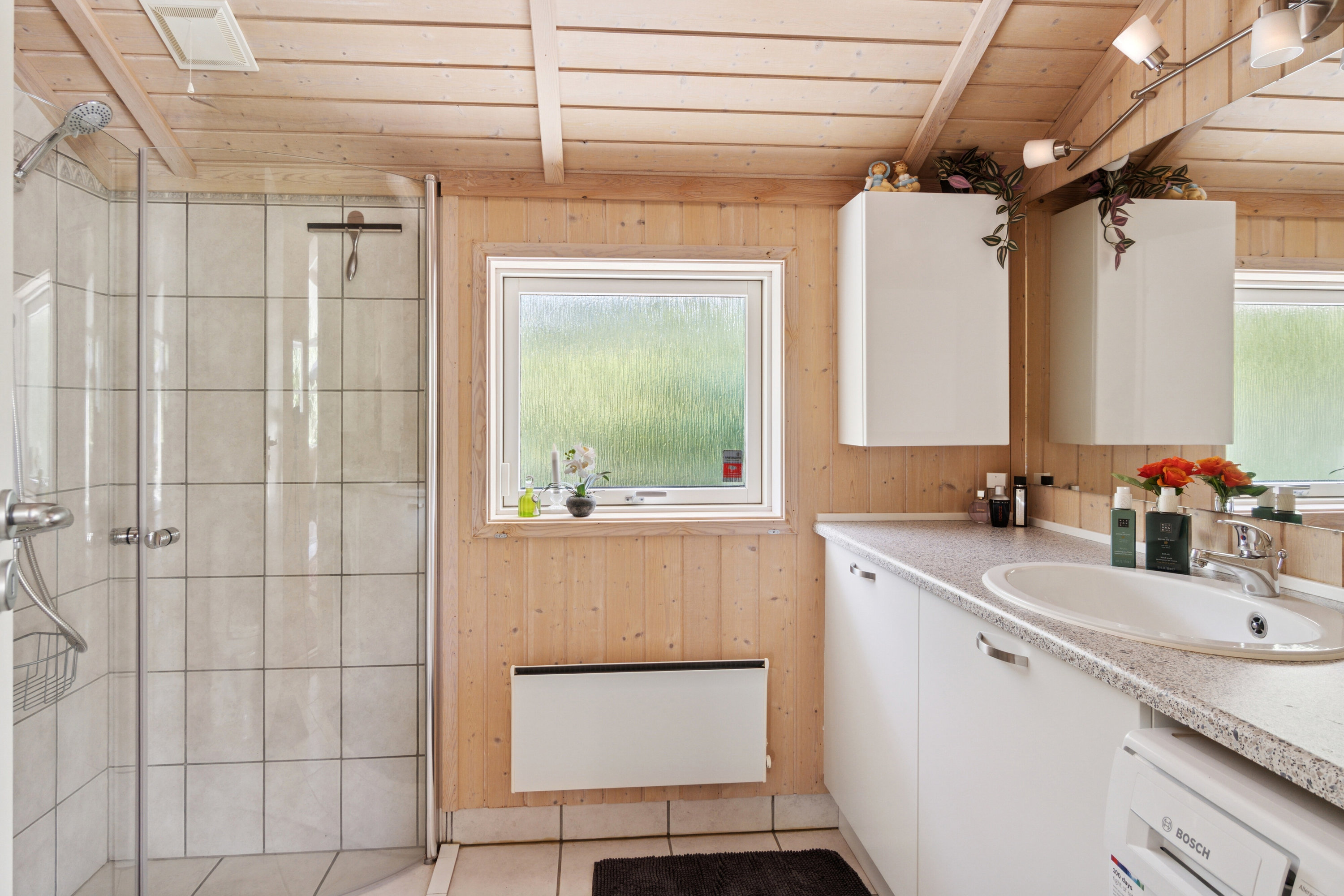 Fremhævet badeværelse billede i fuldskærmstilstand. Billede af Granlygårdsvej 14, 4400 Kalundborg