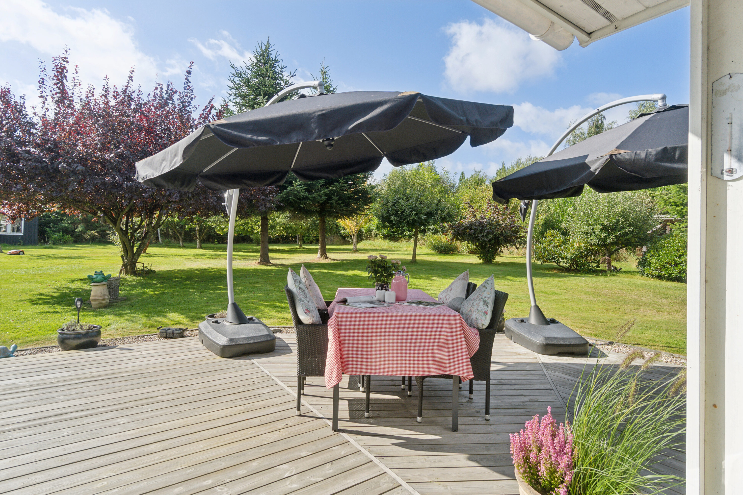 Fremhævet terrasse billede i fuldskærmstilstand. Billede af Granlygårdsvej 14, 4400 Kalundborg