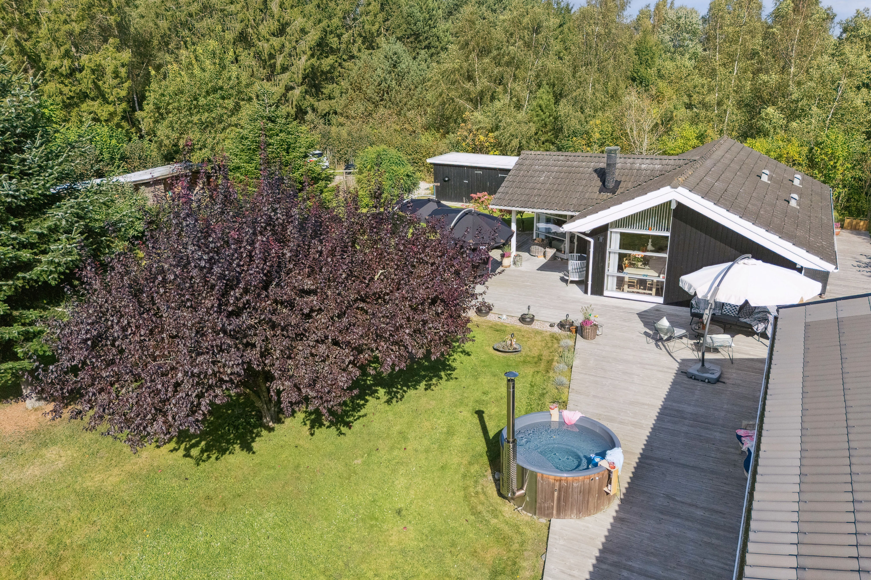 Fremhævet set fra haven billede i fuldskærmstilstand. Billede af Granlygårdsvej 14, 4400 Kalundborg