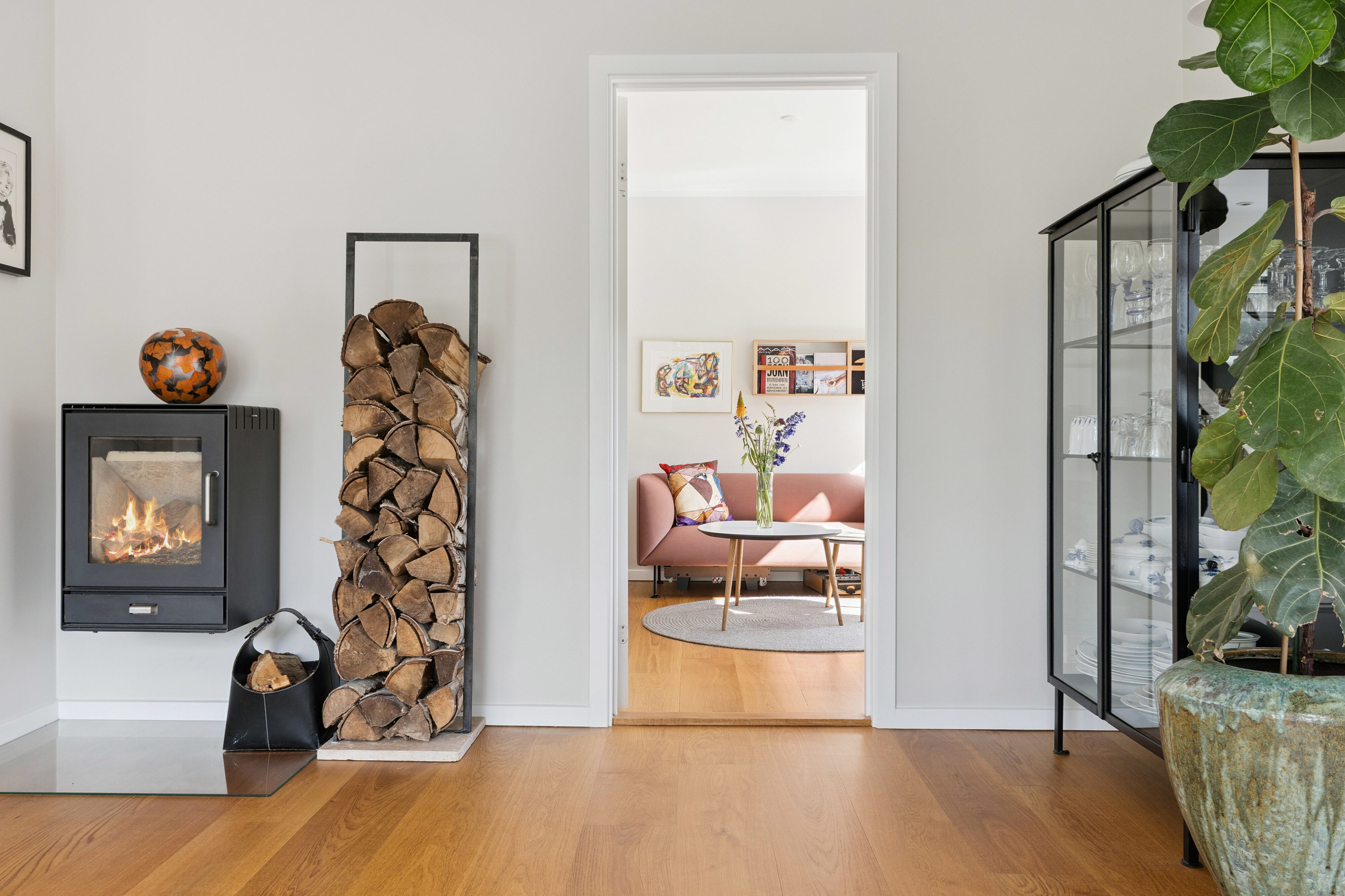 Fremhævet stue billede i fuldskærmstilstand. Billede af Ved Fortunen 8, 2800 Kongens Lyngby