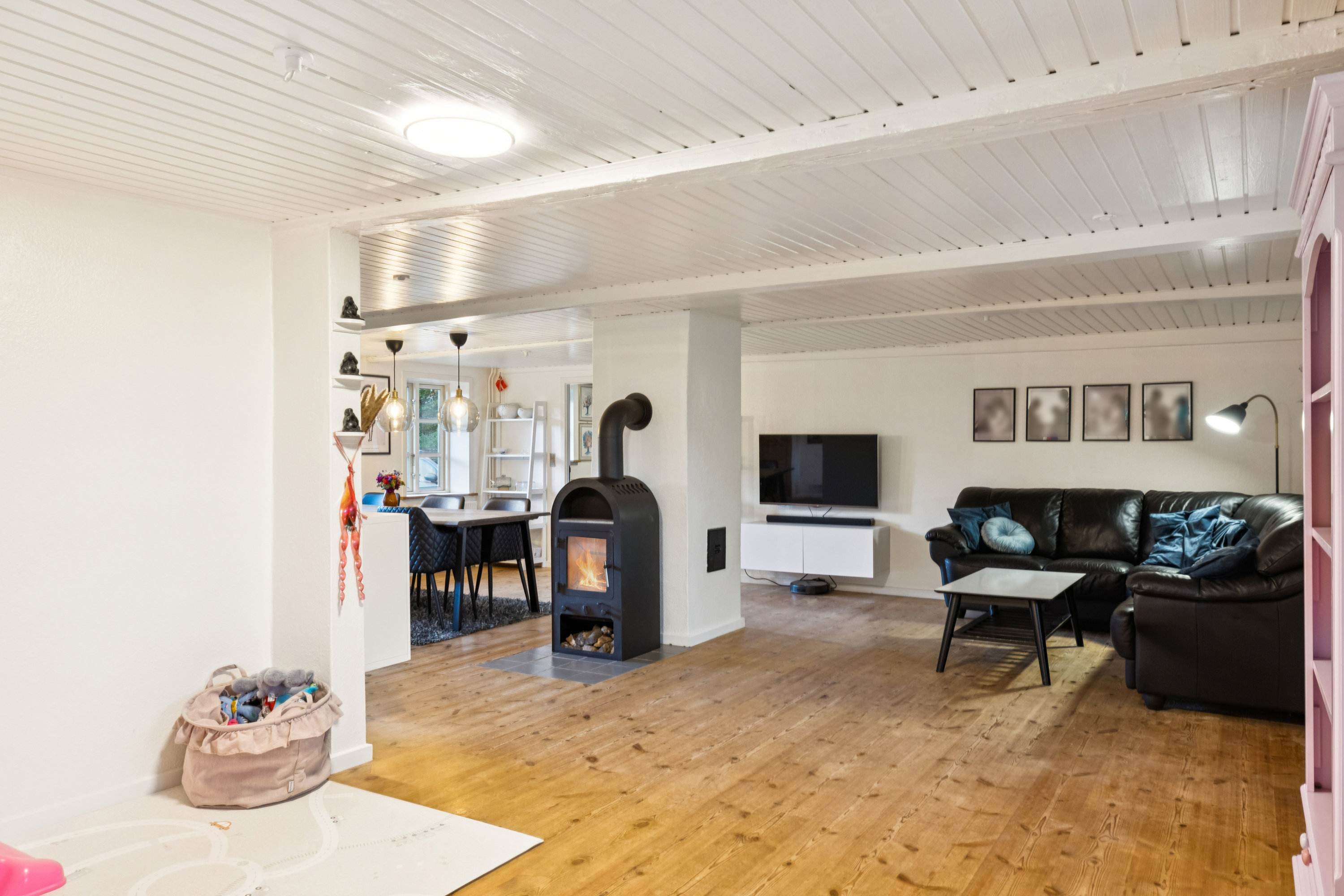 Fremhævet stue billede i fuldskærmstilstand. Billede af Spandetvej 17, Fjersted, 6760 Ribe