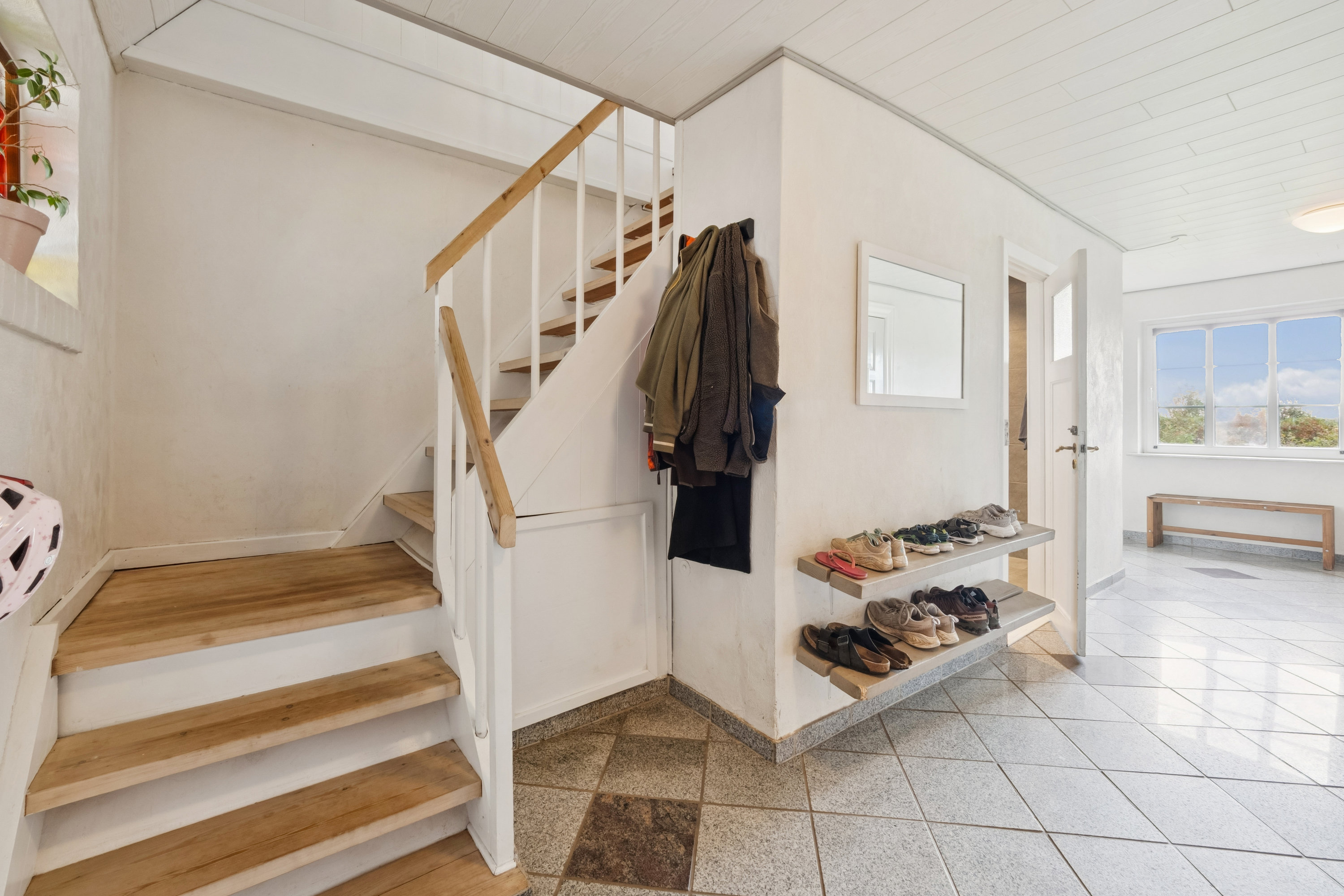 Fremhævet trappe billede i fuldskærmstilstand. Billede af Viumvej 16, 7870 Roslev