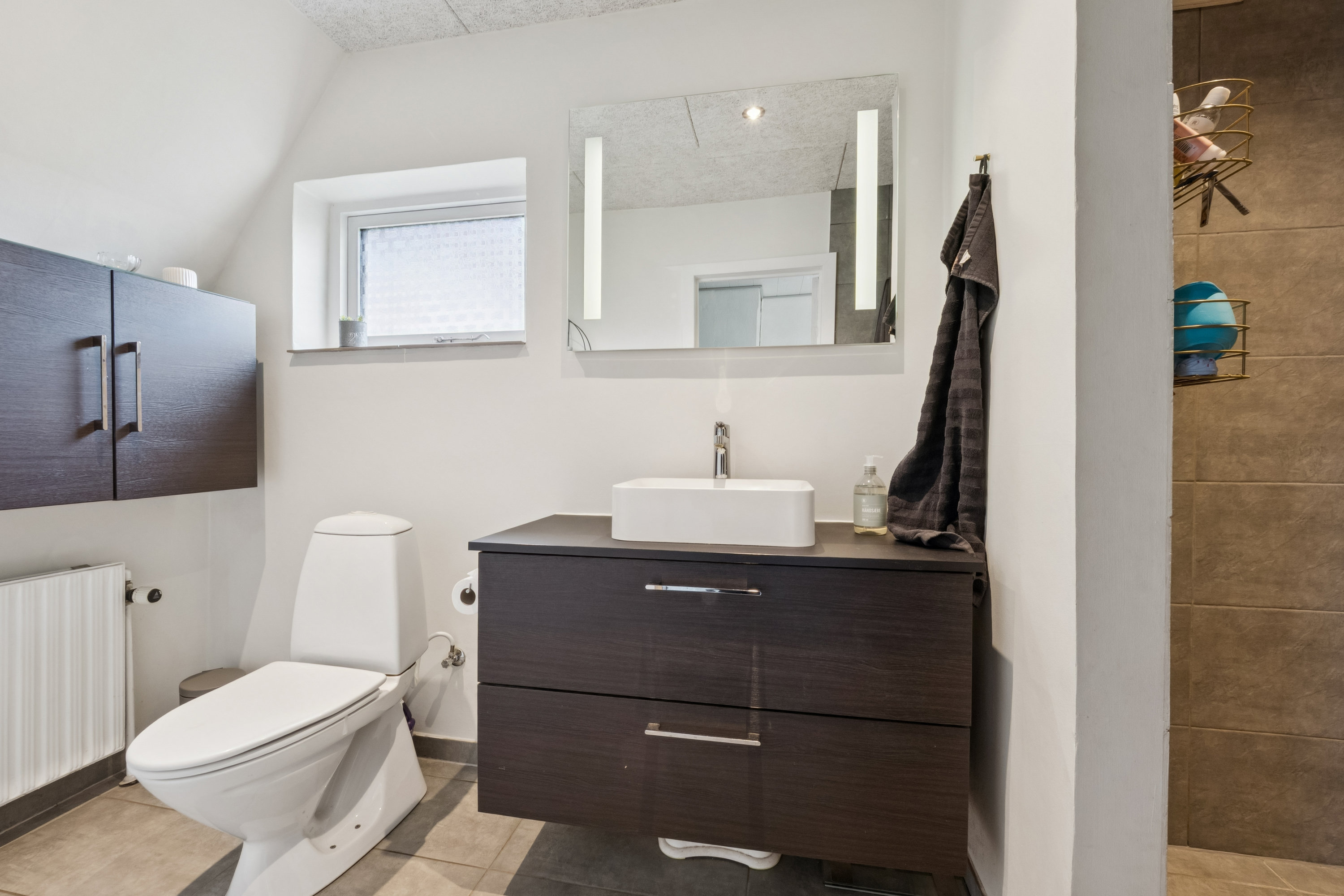 Fremhævet badeværelse billede i fuldskærmstilstand. Billede af Viumvej 16, 7870 Roslev