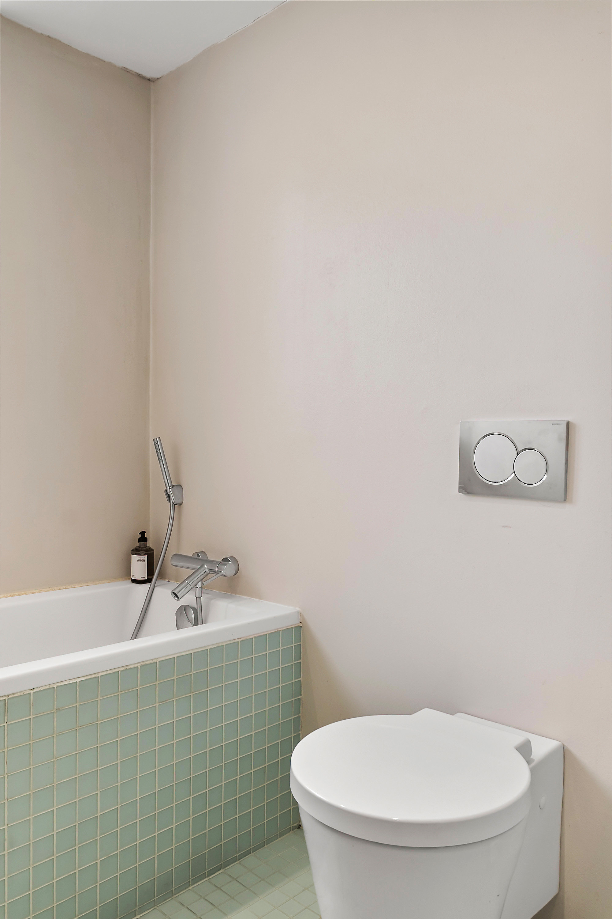 Fremhævet  billede i fuldskærmstilstand. Billede af Duntzfelts Alle 14, kld.. tv., 2900 Hellerup