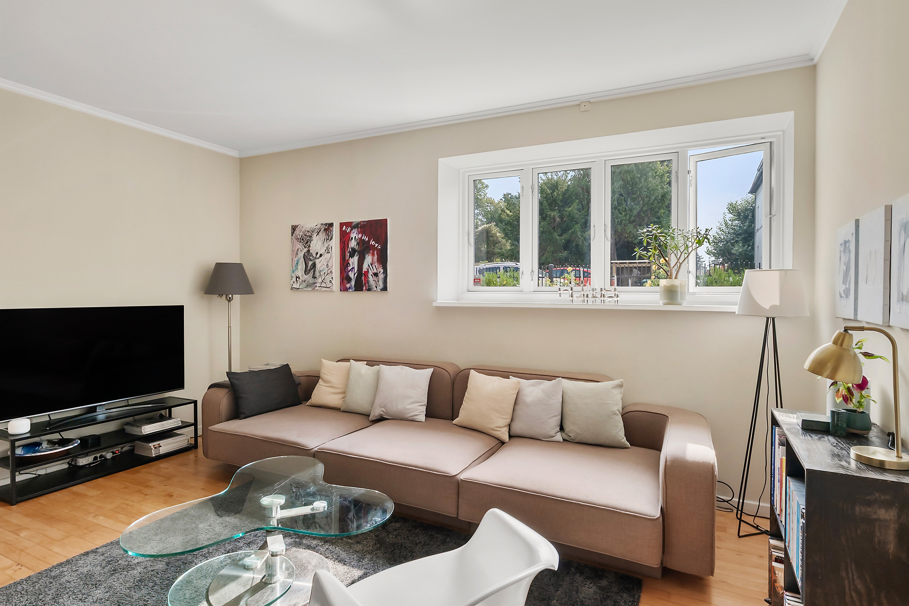 Fremhævet  billede i fuldskærmstilstand. Billede af Duntzfelts Alle 14, kld.. tv., 2900 Hellerup