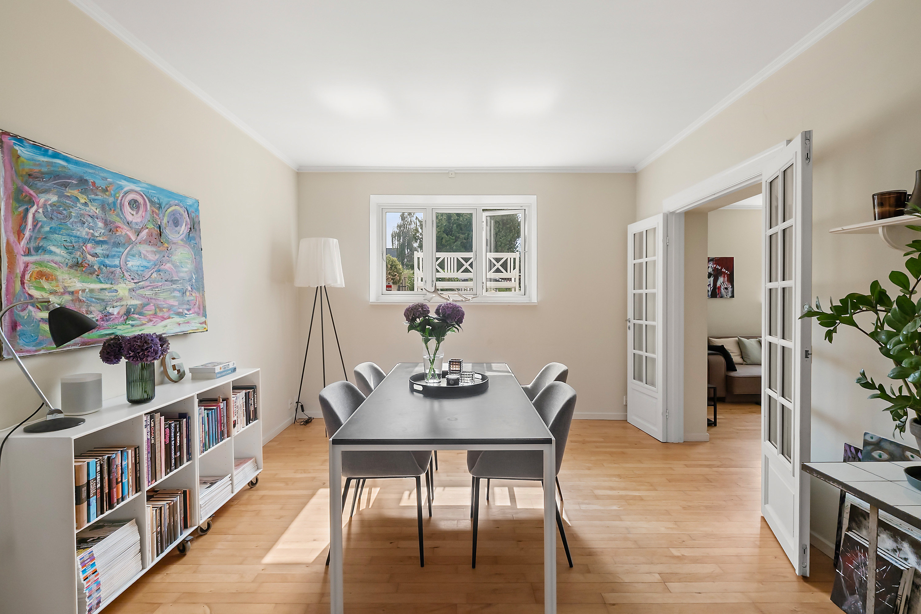 Fremhævet  billede i fuldskærmstilstand. Billede af Duntzfelts Alle 14, kld.. tv., 2900 Hellerup