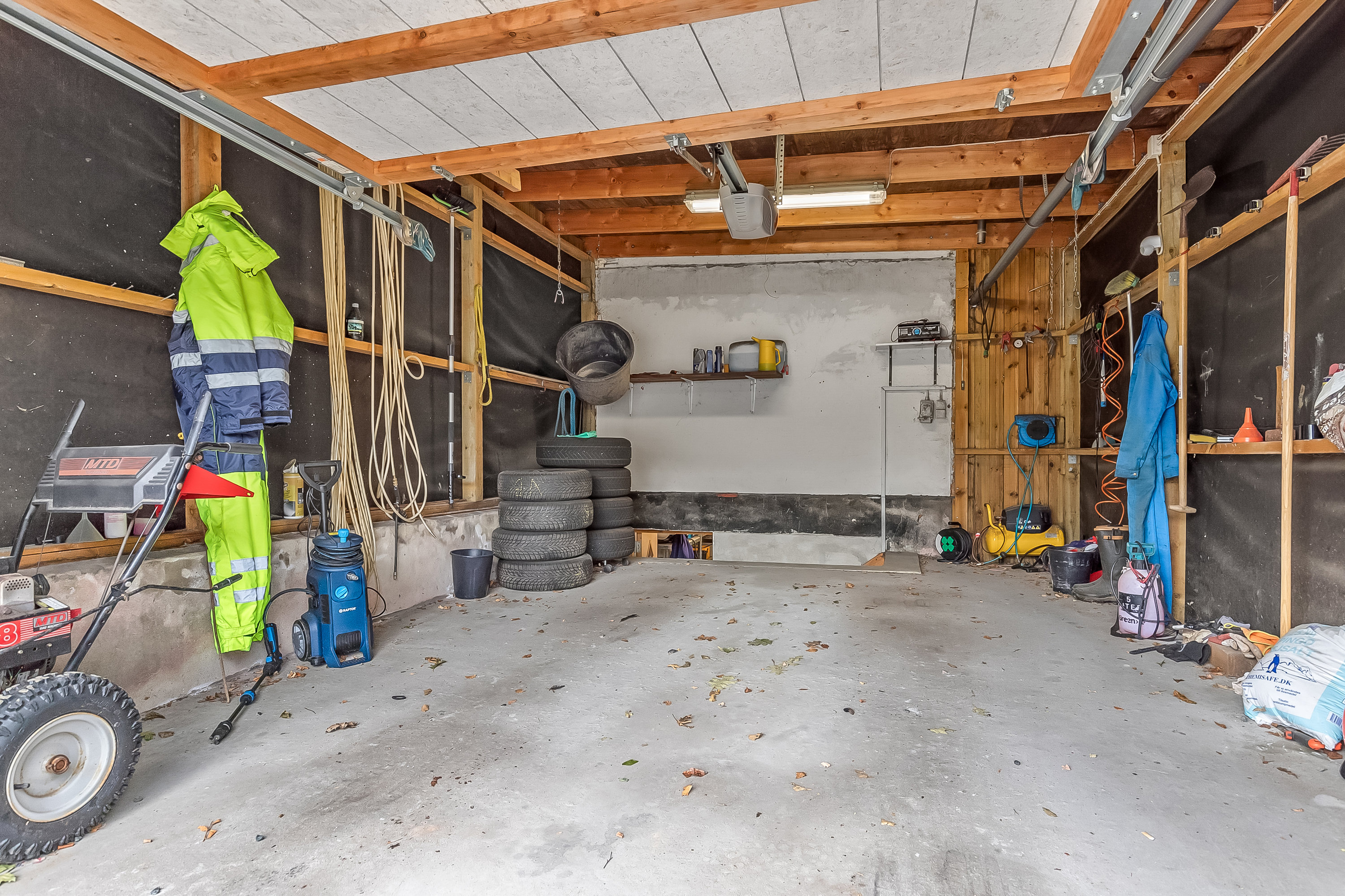 Fremhævet garage billede i fuldskærmstilstand. Billede af Jægervænget 30, Nørremarken, 7100 Vejle