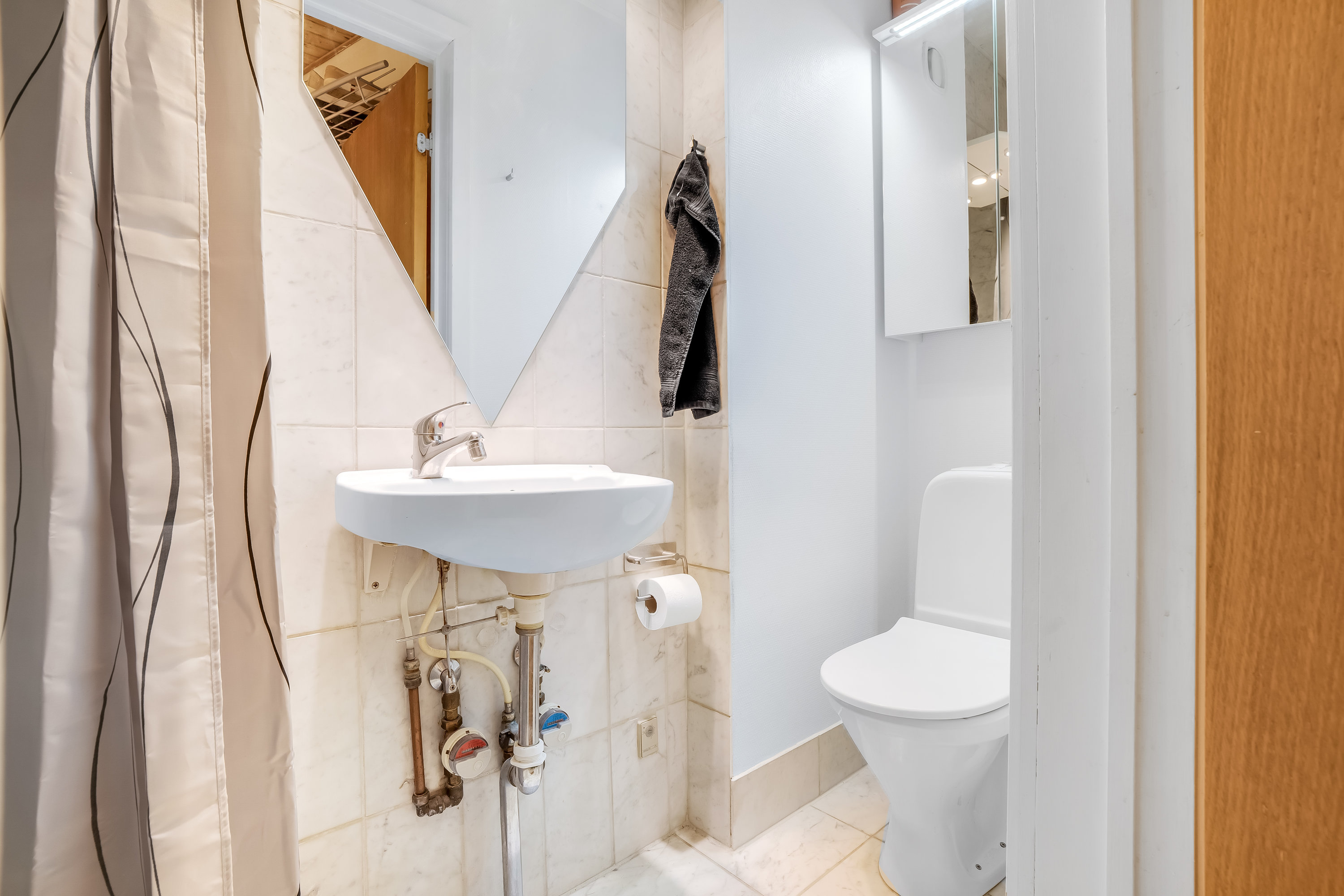 Fremhævet toilet billede i fuldskærmstilstand. Billede af Slangerupgade 14B, 2. tv., 3400 Hillerød