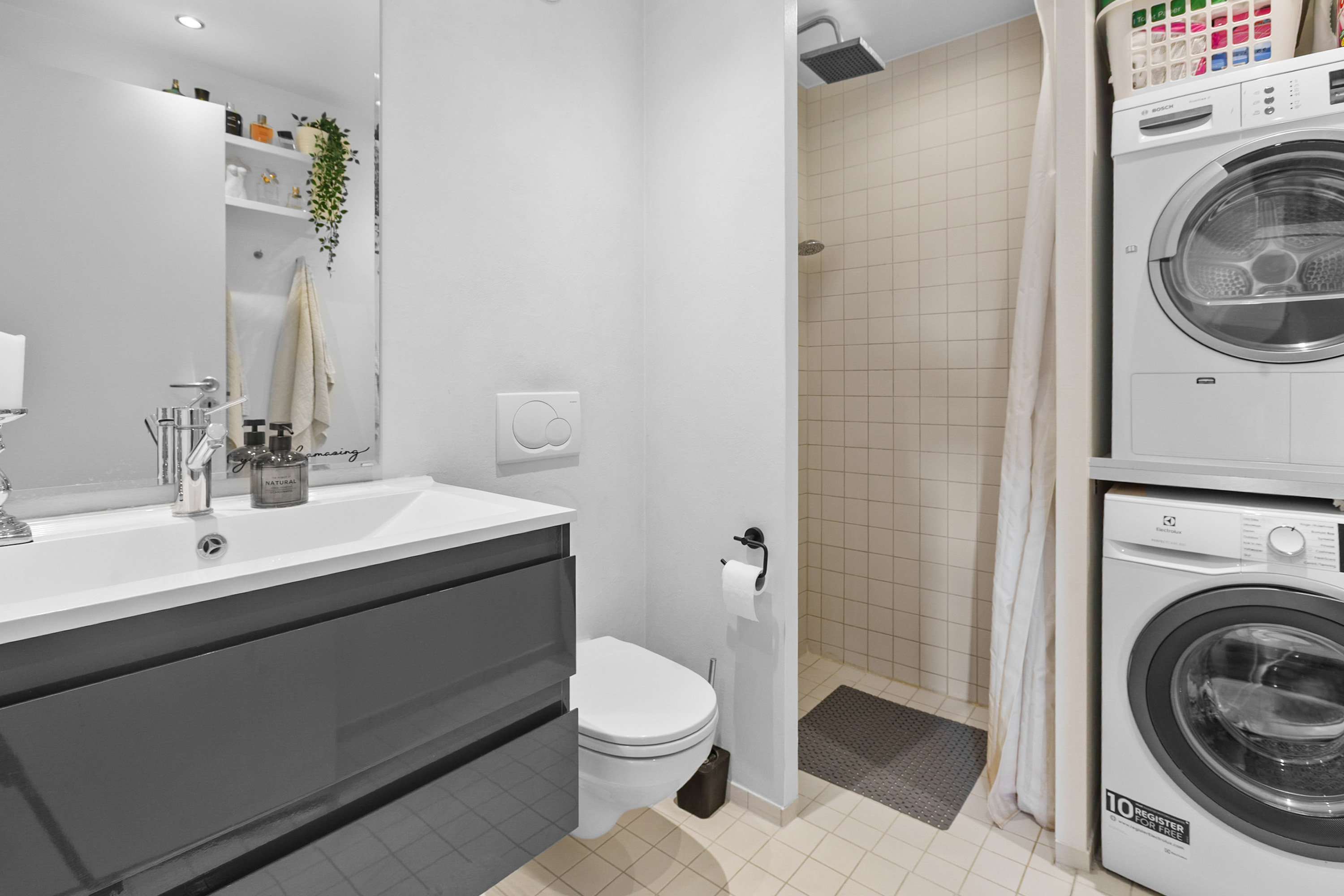 Fremhævet toilet / bad billede i fuldskærmstilstand. Billede af Kong Haralds Park 3L, 2. th., Smørumnedre, 2765 Smørum