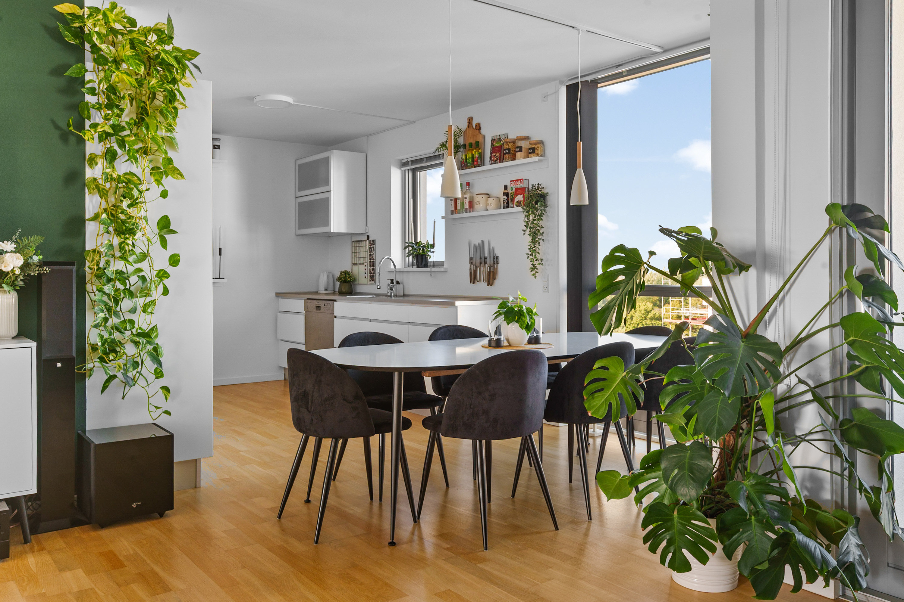 Fremhævet stue billede i fuldskærmstilstand. Billede af Kong Haralds Park 3L, 2. th., Smørumnedre, 2765 Smørum