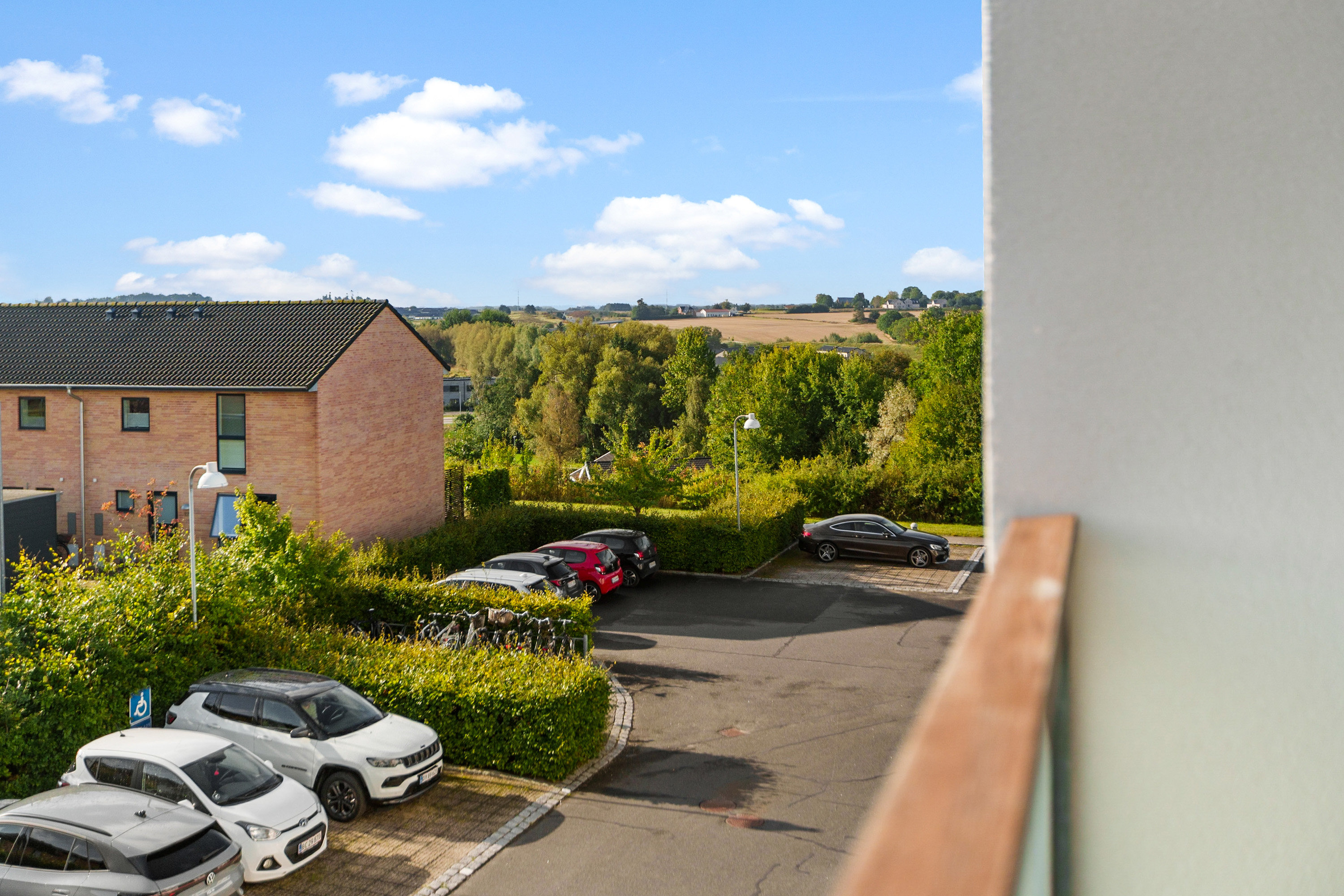 Fremhævet udsigt fra altan billede i fuldskærmstilstand. Billede af Kong Haralds Park 3L, 2. th., Smørumnedre, 2765 Smørum