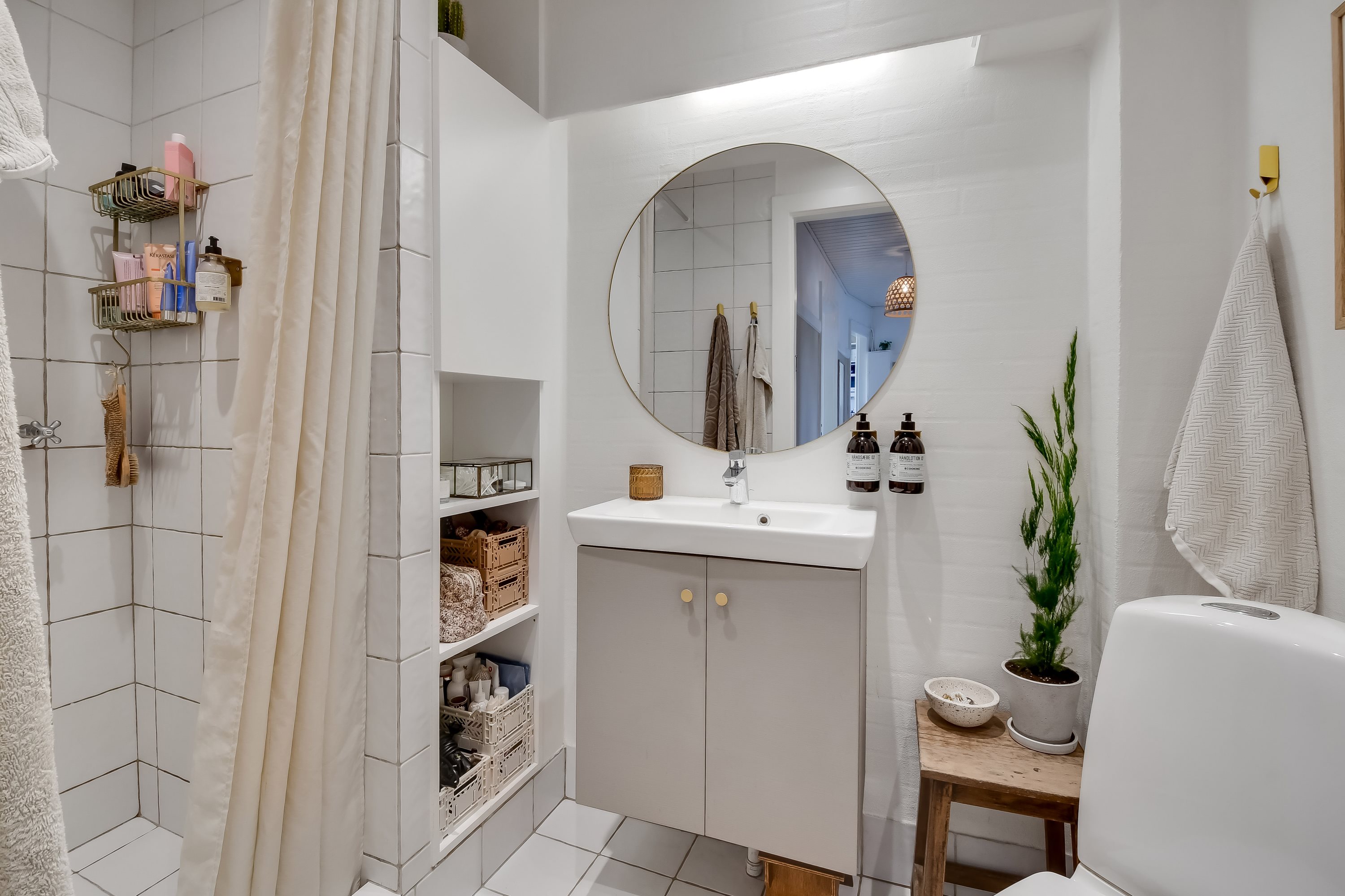 Fremhævet badeværelse billede i fuldskærmstilstand. Billede af Strandby Plads 1, 3. th., 6700 Esbjerg