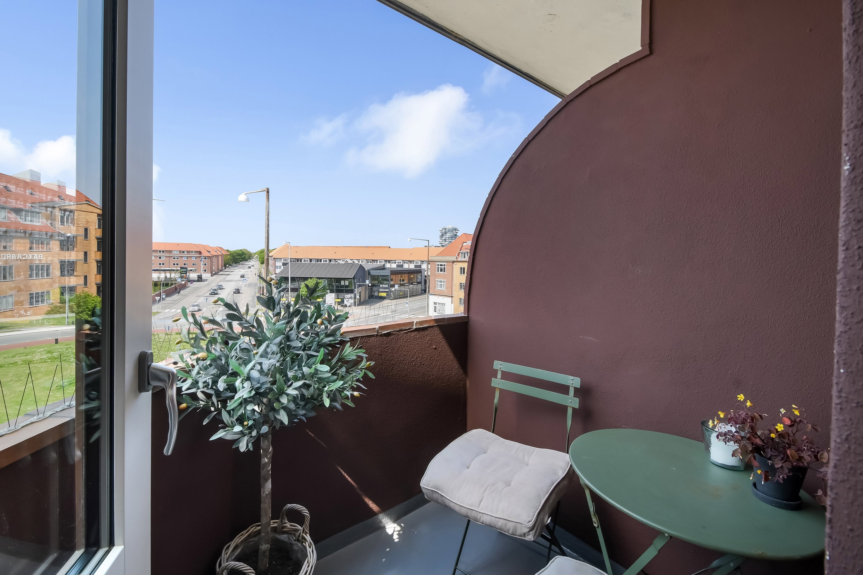 Fremhævet terrasse billede i fuldskærmstilstand. Billede af Strandby Plads 1, 3. th., 6700 Esbjerg