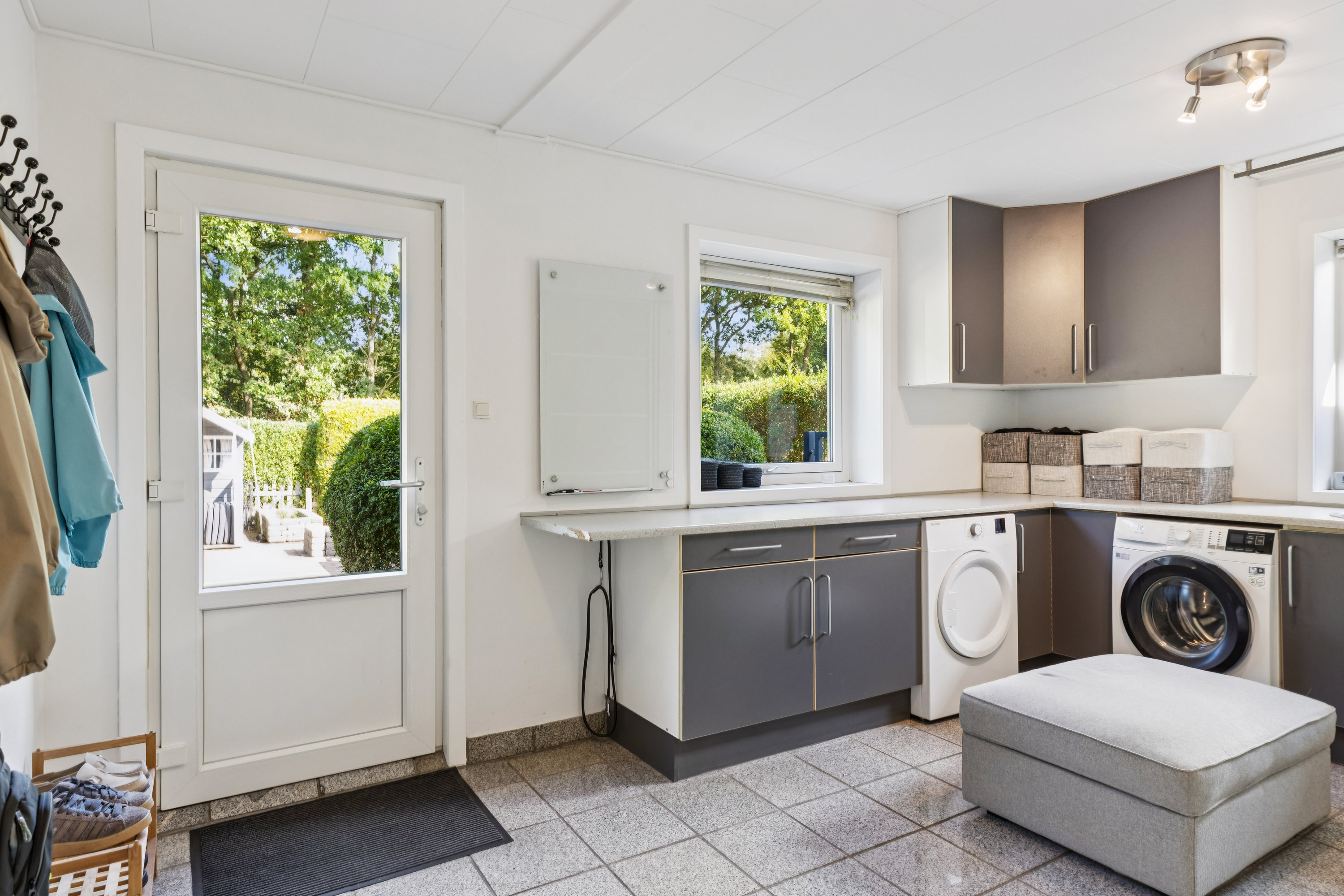 Fremhævet køkken vedr. ejd. 1 billede i fuldskærmstilstand. Billede af Tørvevej 34, Sdr Farup M, 6760 Ribe