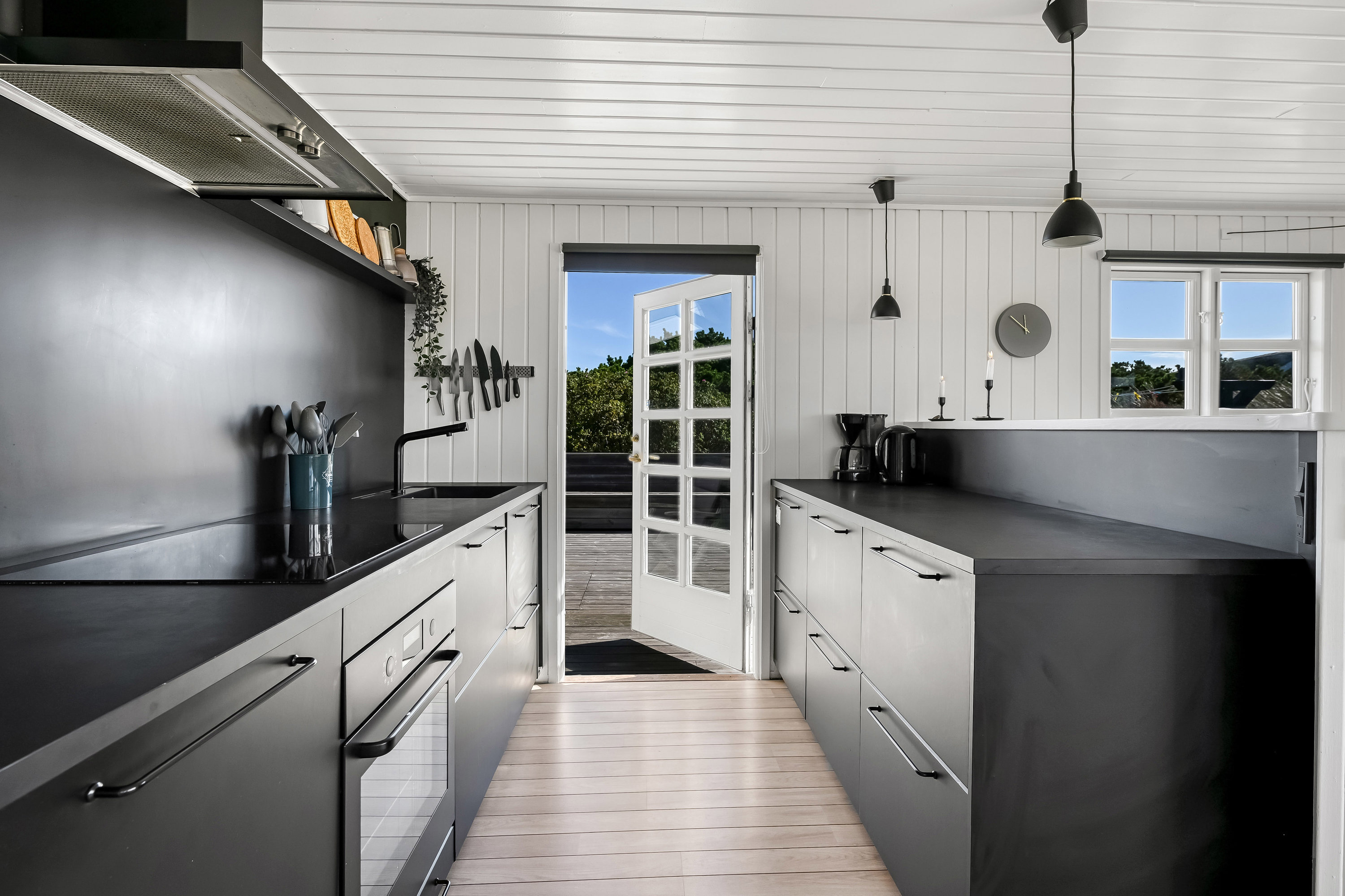 Fremhævet køkken billede i fuldskærmstilstand. Billede af Søndermarken 31, Sønderho, 6720 Fanø