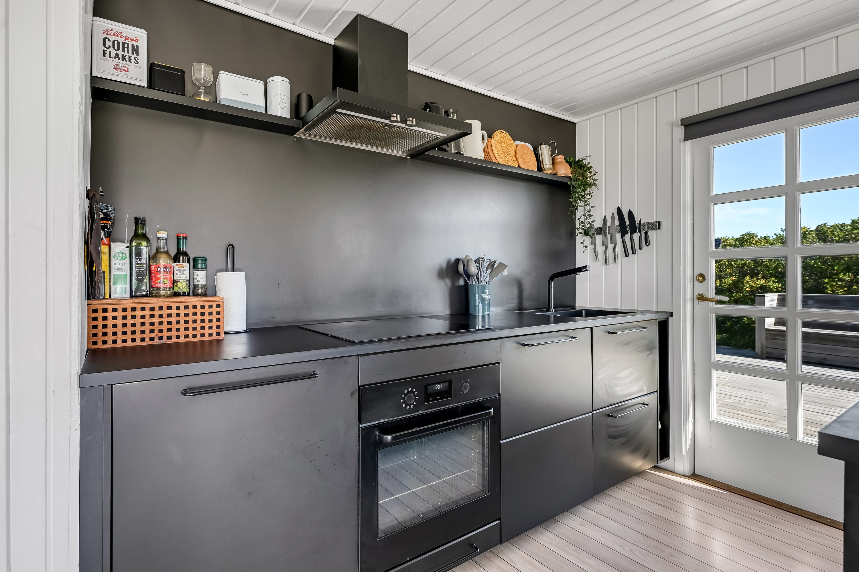 Fremhævet køkken billede i fuldskærmstilstand. Billede af Søndermarken 31, Sønderho, 6720 Fanø