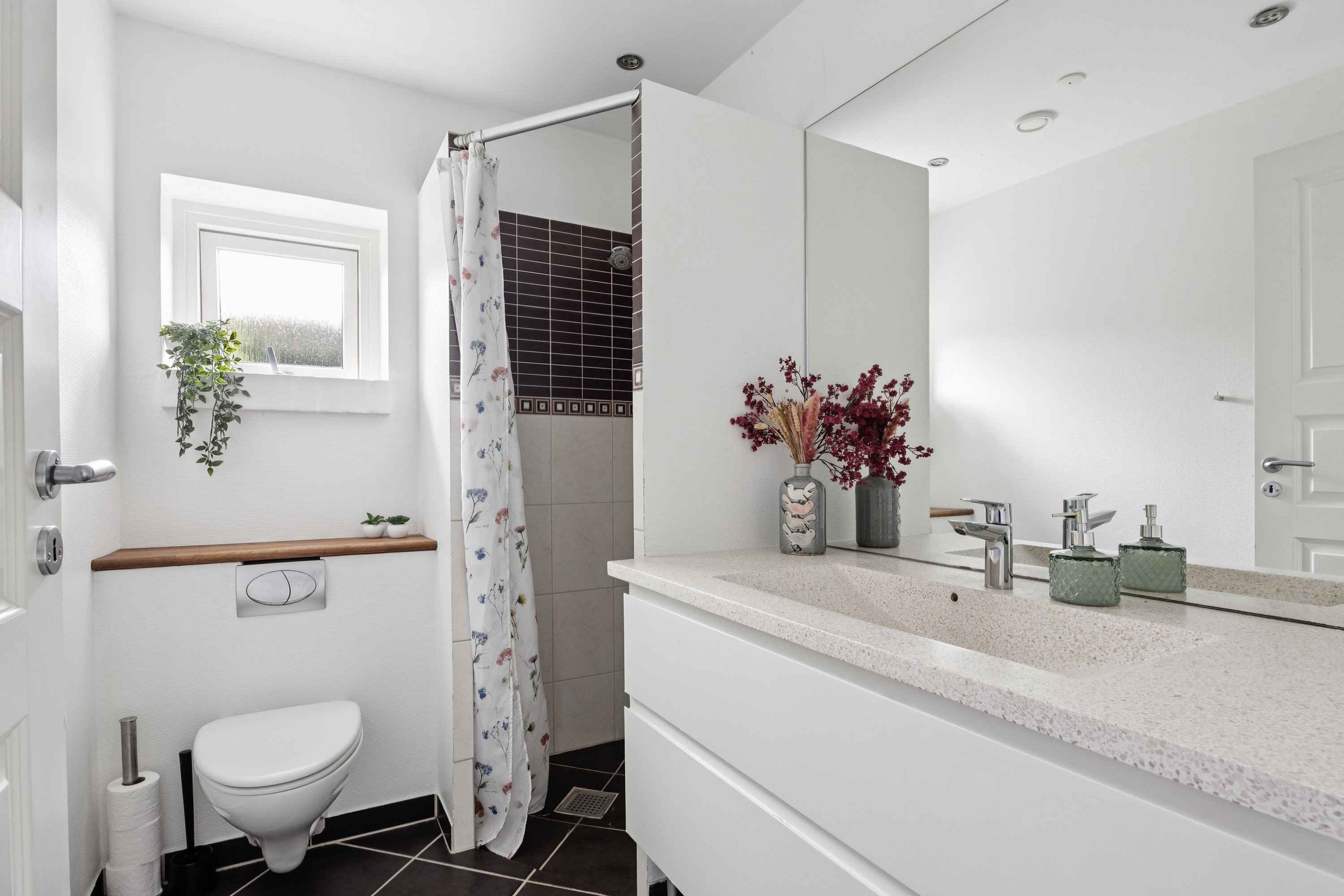 Fremhævet badeværelse billede i fuldskærmstilstand. Billede af Munkedalen 34, 4100 Ringsted