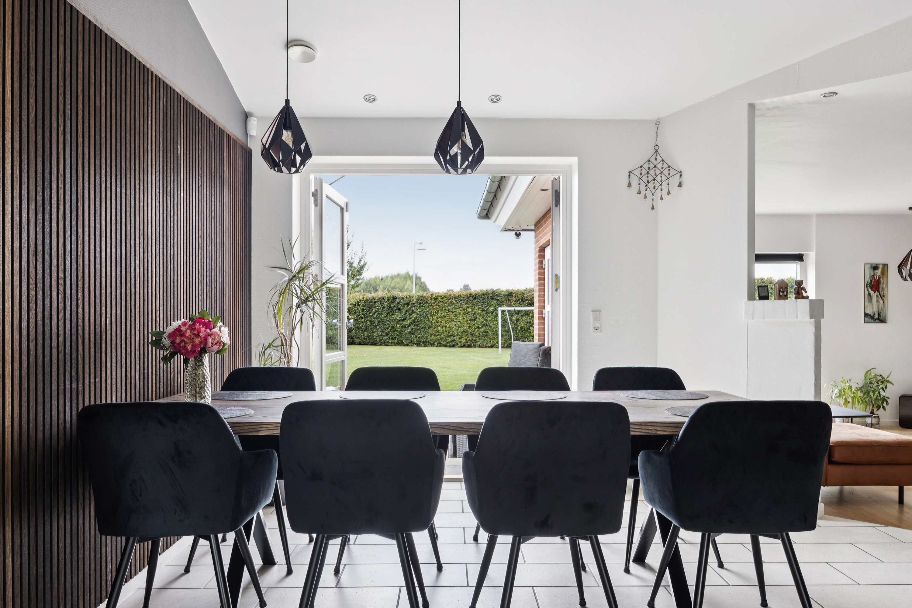 Fremhævet stue billede i fuldskærmstilstand. Billede af Munkedalen 34, 4100 Ringsted