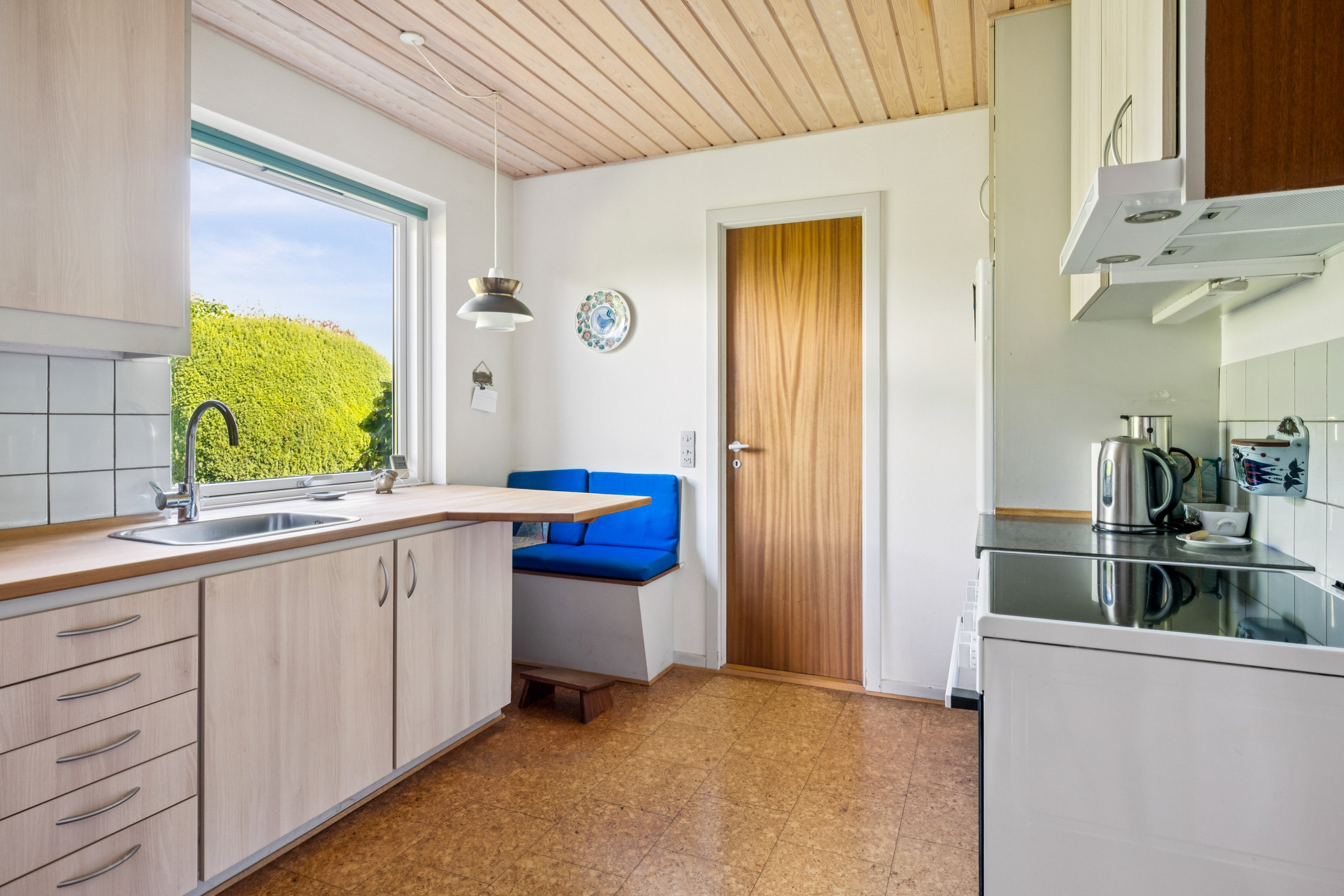 Fremhævet køkken billede i fuldskærmstilstand. Billede af Toftesvinget 7, 8250 Egå