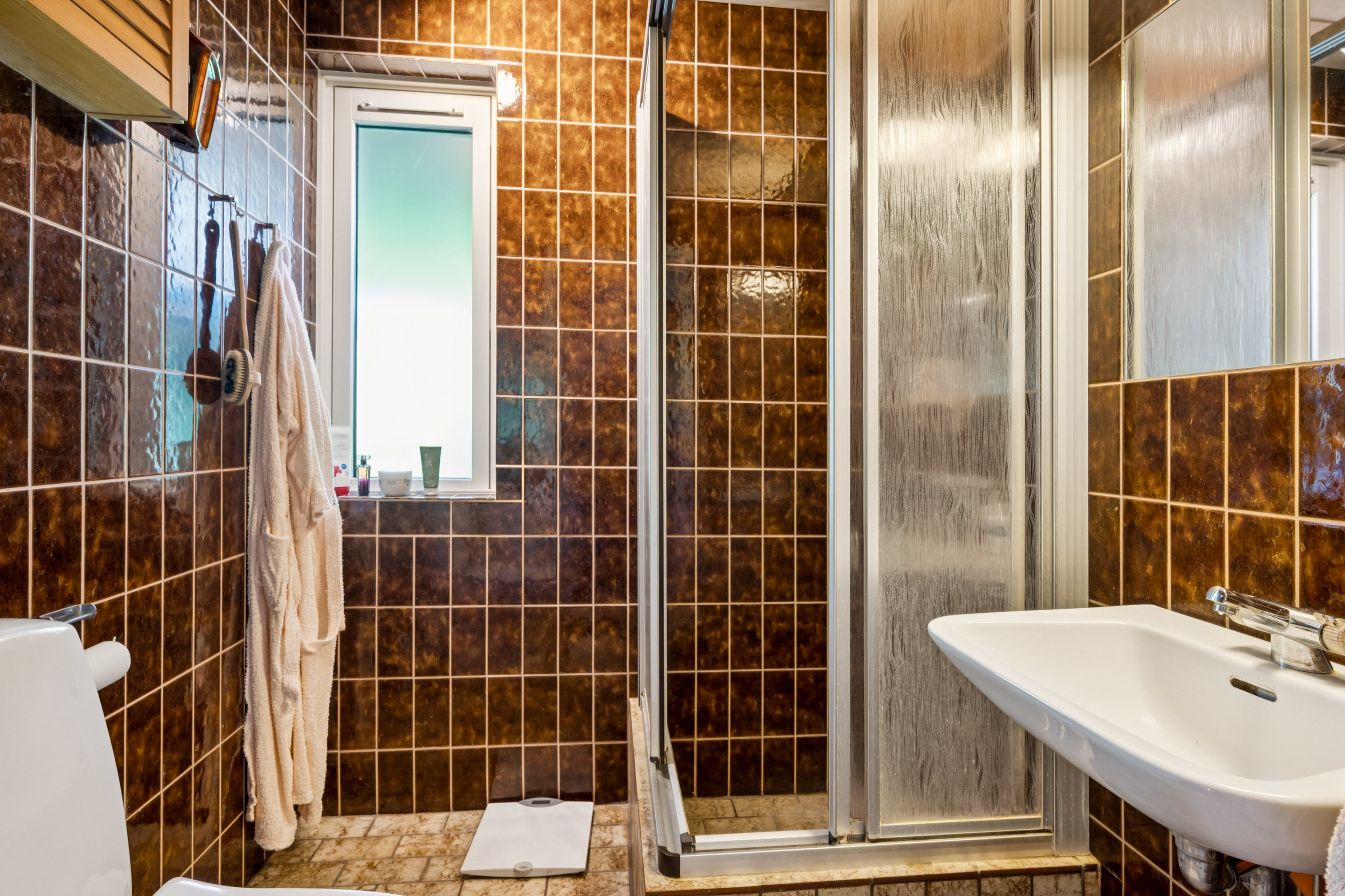 Fremhævet badeværelse billede i fuldskærmstilstand. Billede af Toftesvinget 7, 8250 Egå