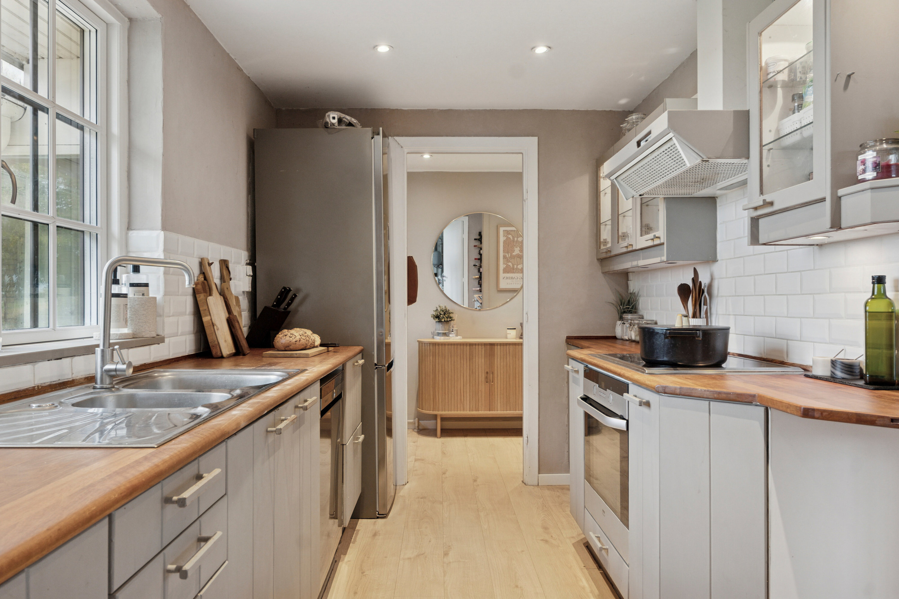 Fremhævet køkken billede i fuldskærmstilstand. Billede af Bovelgårdsvej 1, Gershøj, 4070 Kirke Hyllinge