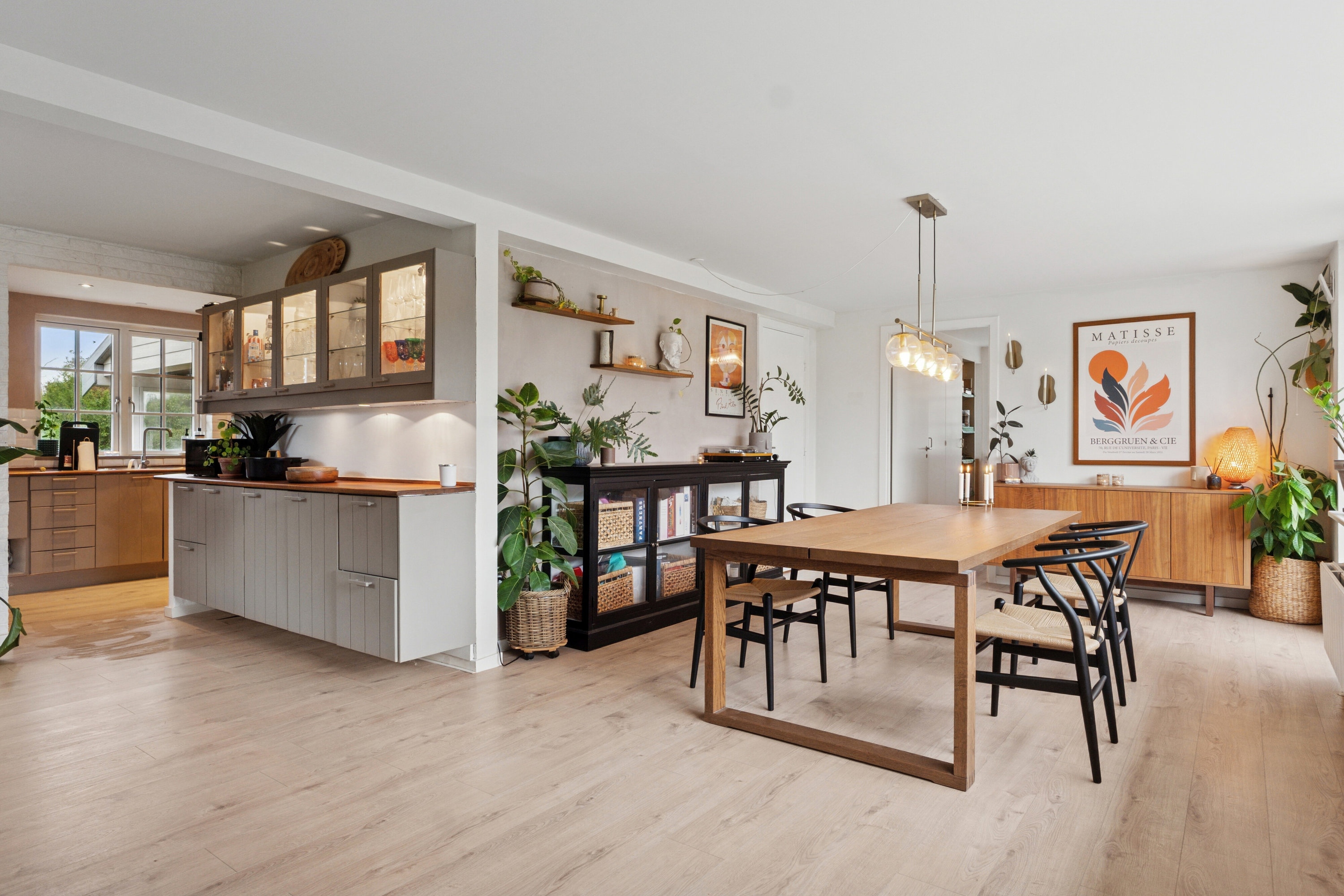 Fremhævet spisestue billede i fuldskærmstilstand. Billede af Bovelgårdsvej 1, Gershøj, 4070 Kirke Hyllinge