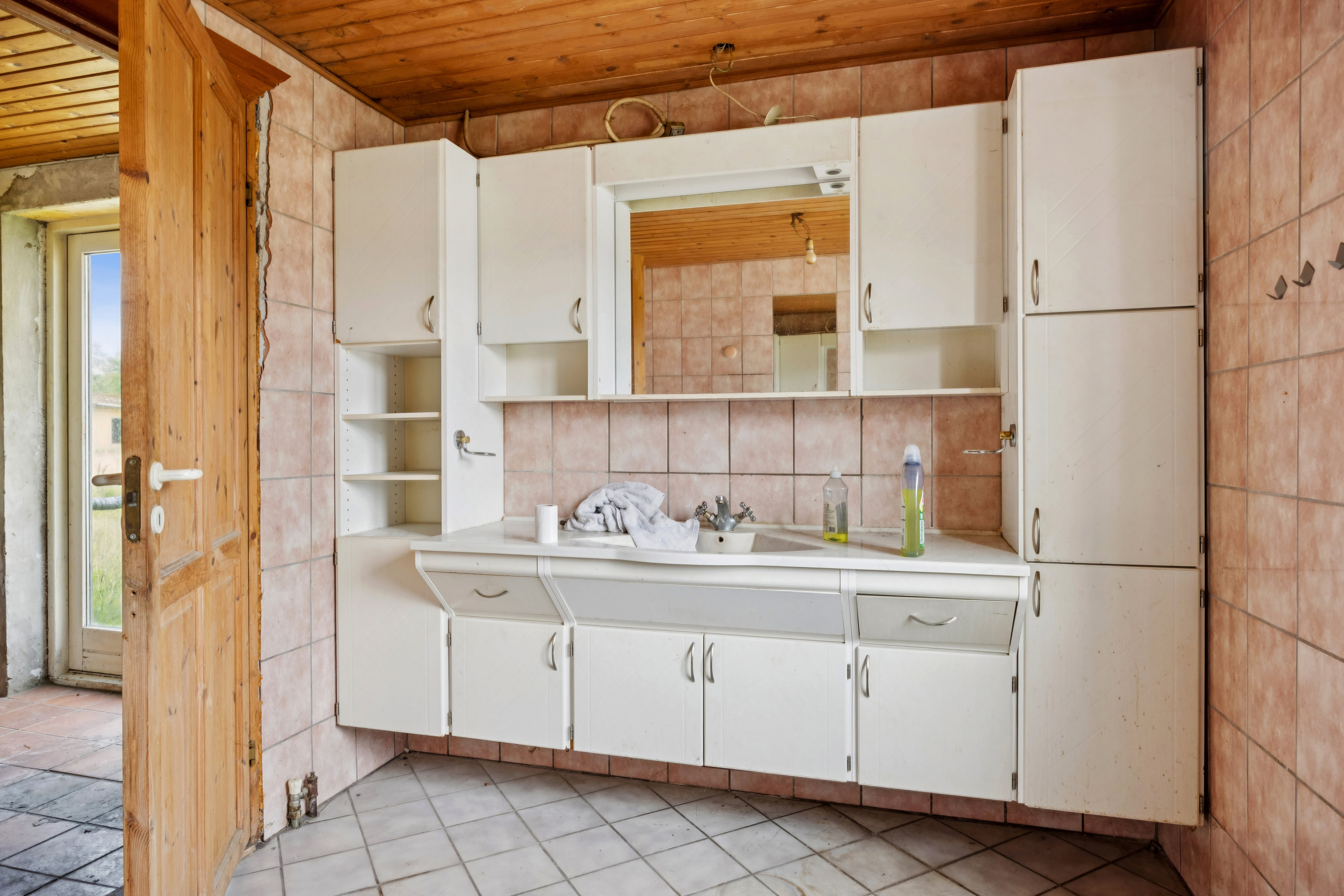 Fremhævet badeværelse billede i fuldskærmstilstand. Billede af Auningvej 23 + 21, Gjesing, 8963 Auning