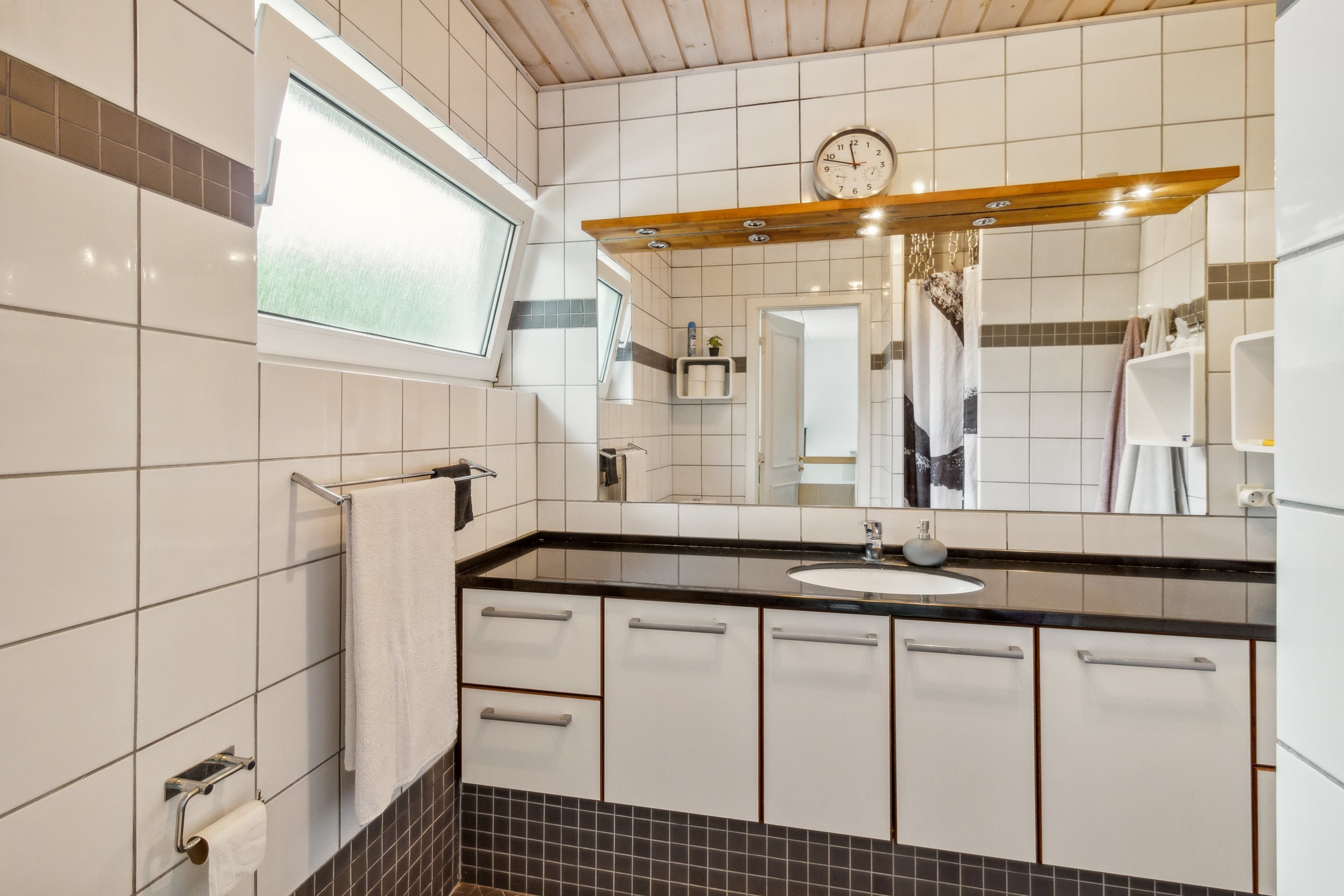 Fremhævet badeværelse billede i fuldskærmstilstand. Billede af Bakkegården 3, Rinkenæs, 6300 Gråsten