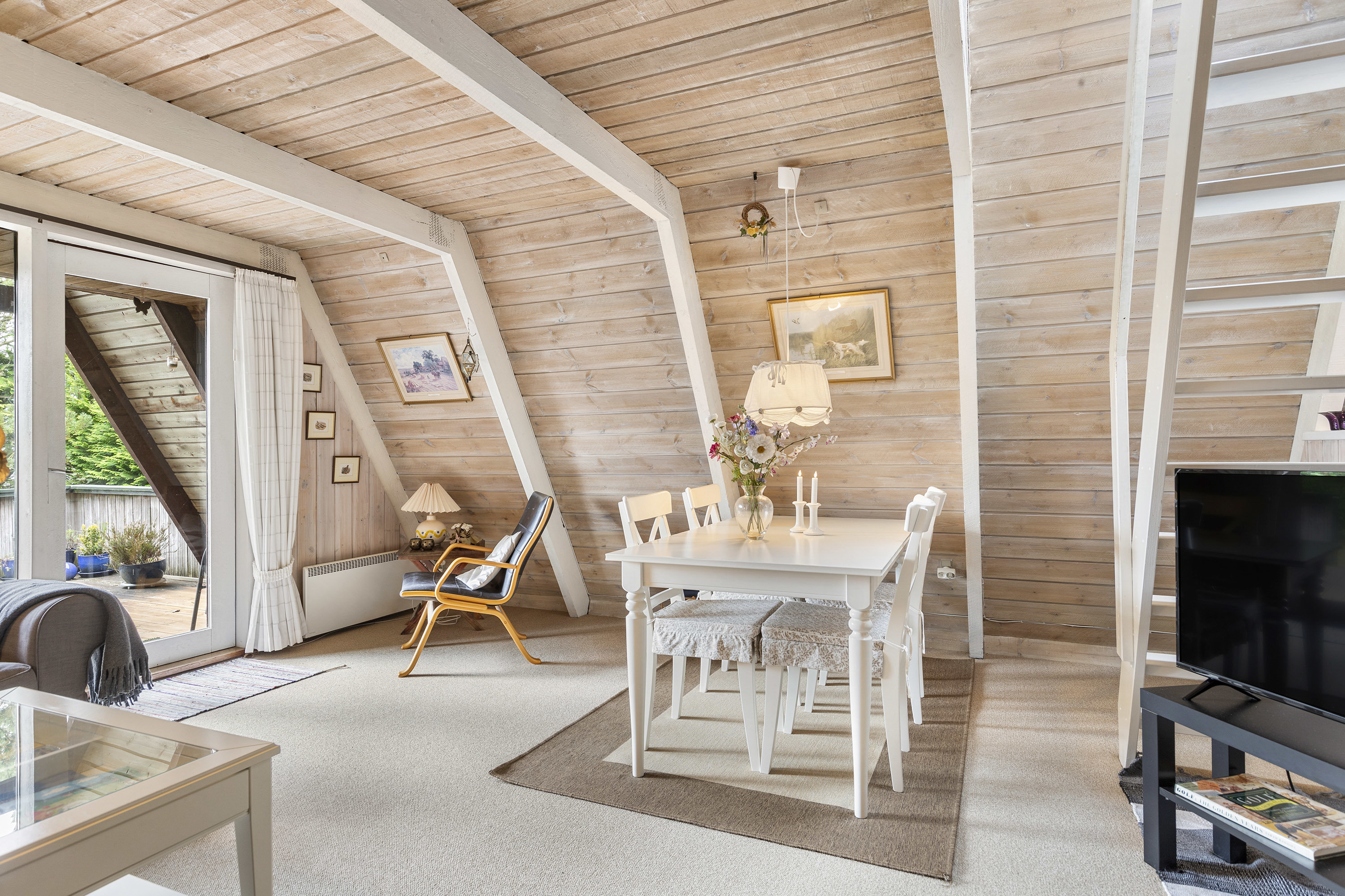 Fremhævet stue billede i fuldskærmstilstand. Billede af Golfsvinget 102, Gatten, 9640 Farsø