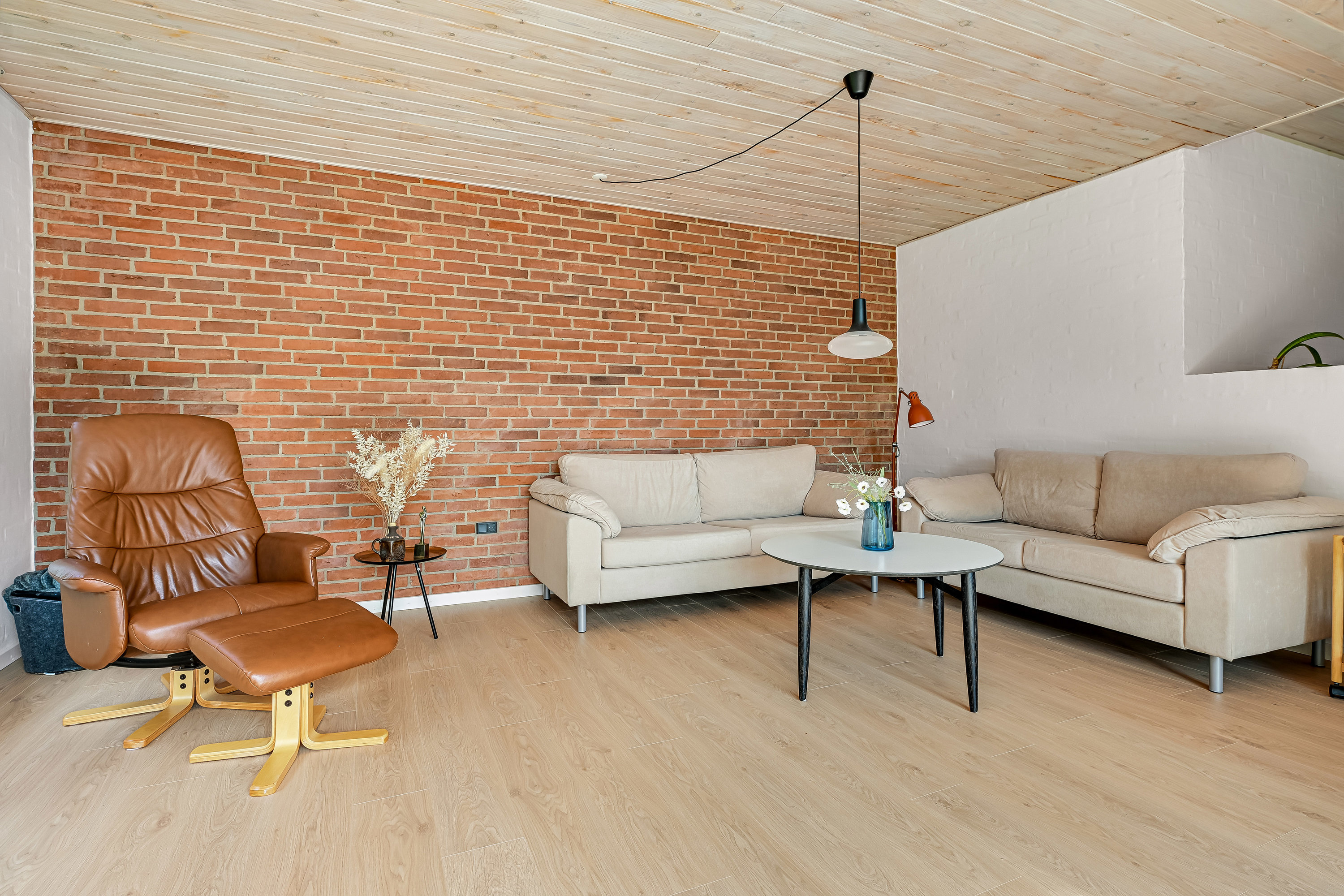 Fremhævet stue billede i fuldskærmstilstand. Billede af Sønderkær 375, 7190 Billund