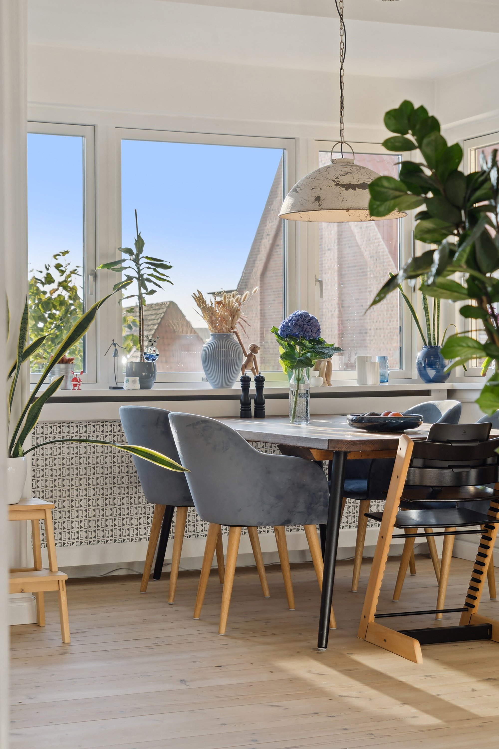 Fremhævet spisestue billede i fuldskærmstilstand. Billede af Teisensvej 2B, 1. tv., 5000 Odense C