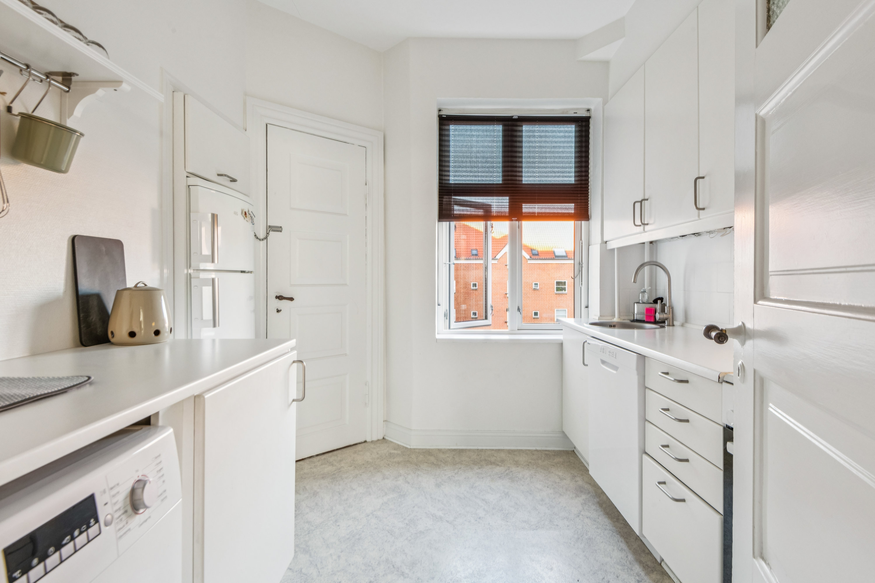 Miniaturebillede 1: køkken. Billede af Sønderbro 10, 2. th., 9000 Aalborg