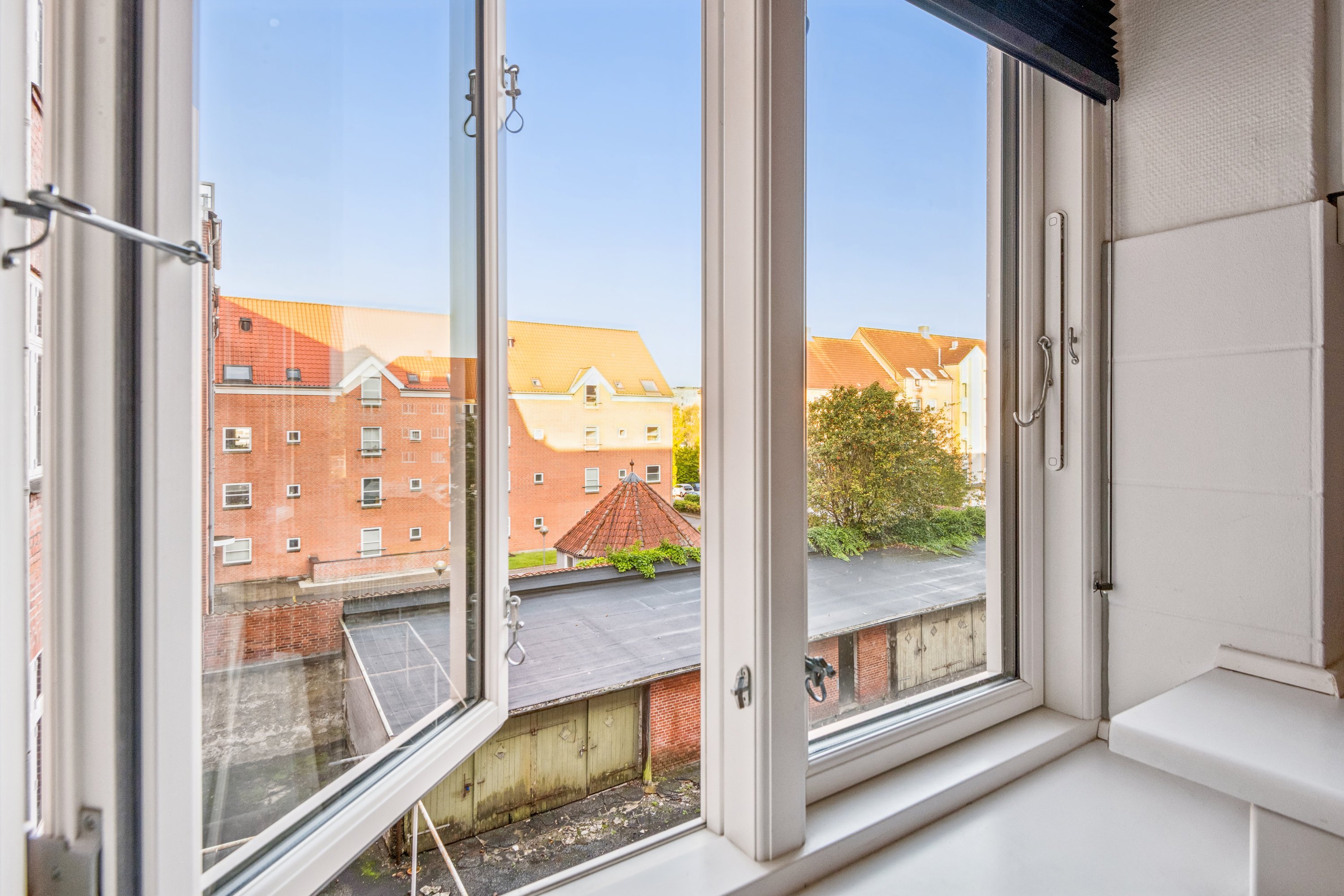 Fremhævet altan billede i fuldskærmstilstand. Billede af Sønderbro 10, 2. th., 9000 Aalborg