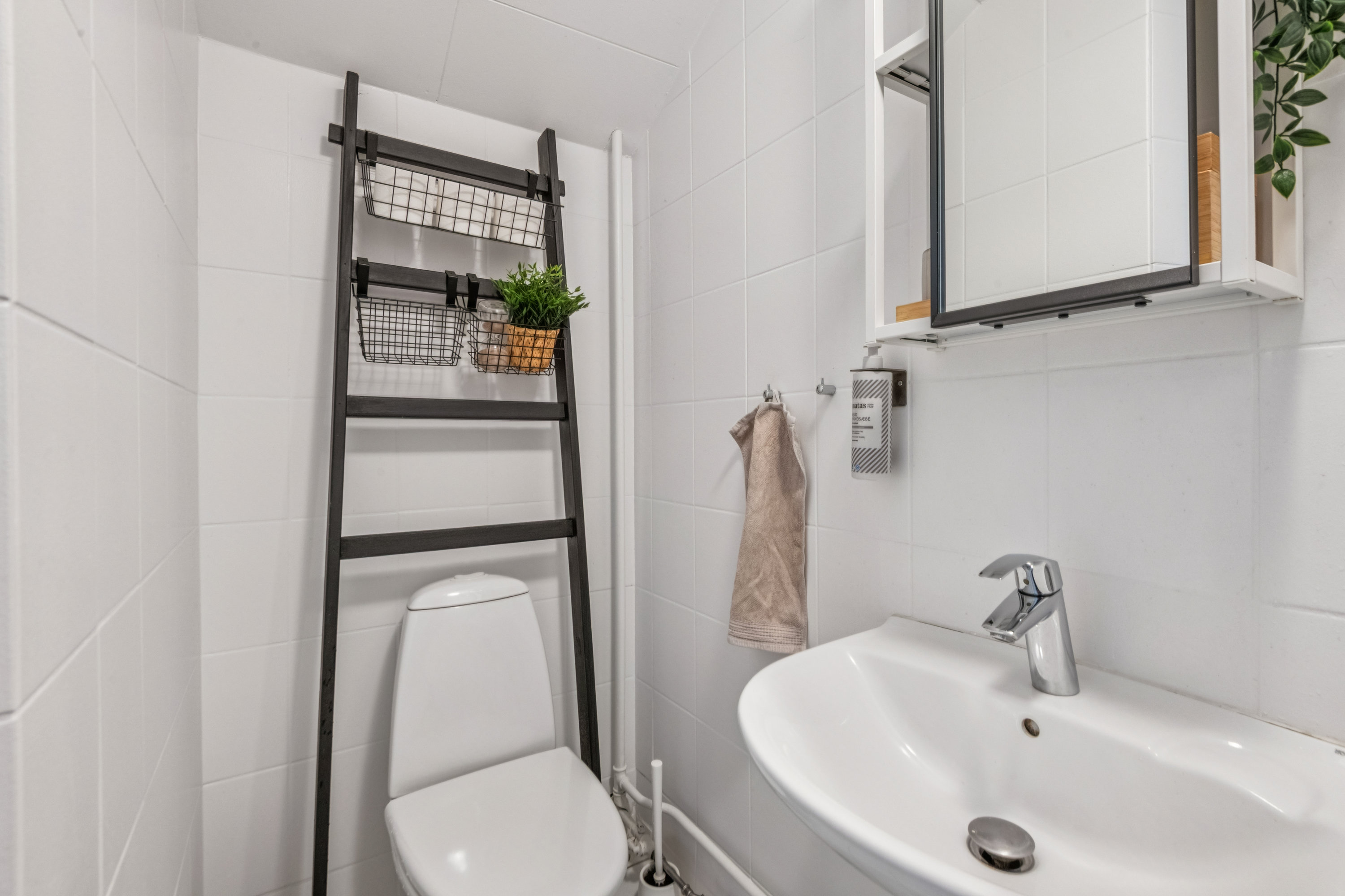 Fremhævet badeværelse billede i fuldskærmstilstand. Billede af Sønderbro 10, 2. th., 9000 Aalborg