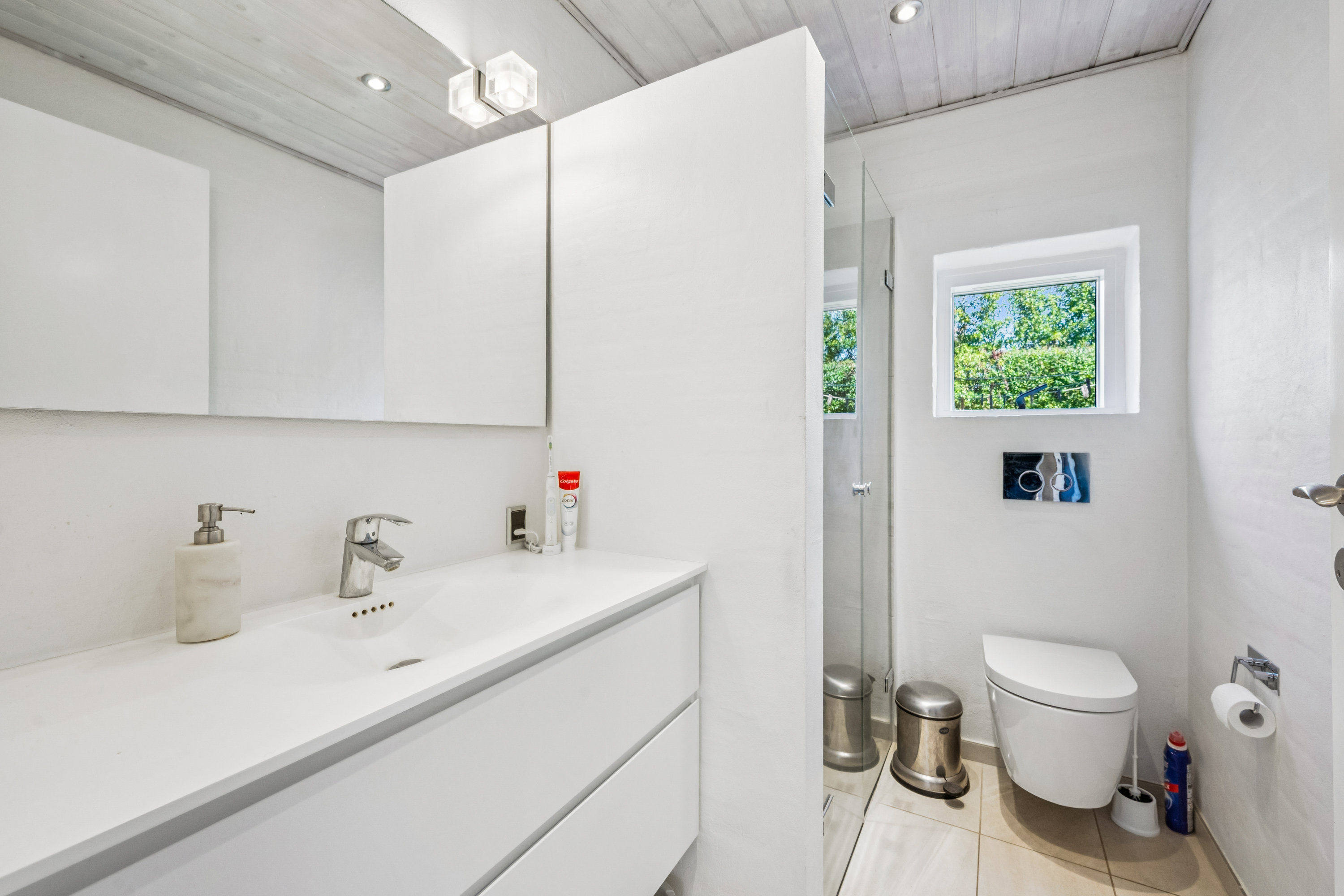 Fremhævet badeværelse billede i fuldskærmstilstand. Billede af Annekærvej 36, 8250 Egå