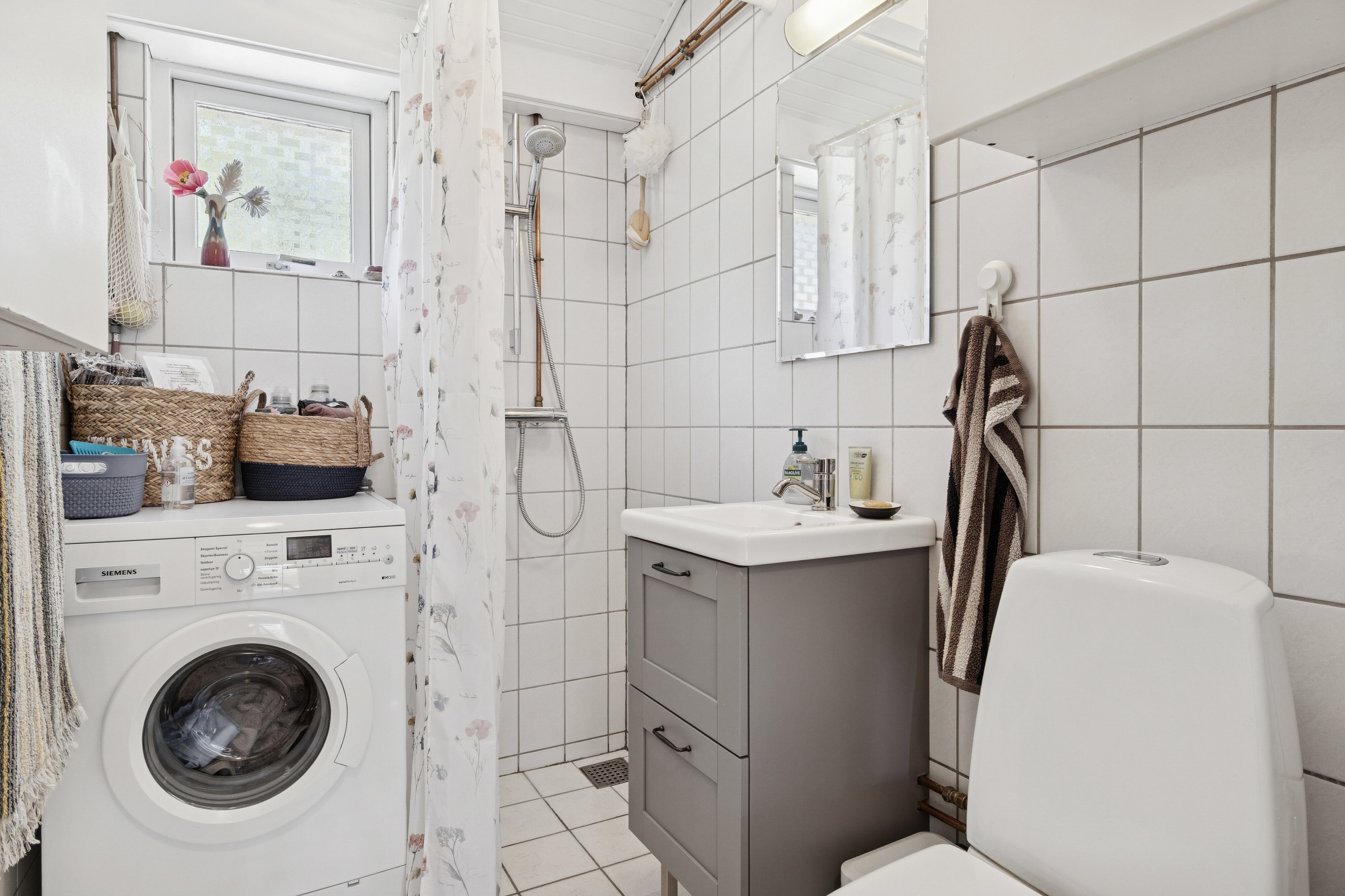 Fremhævet badeværelse billede i fuldskærmstilstand. Billede af Blomstervangen 10, 4500 Nykøbing Sj