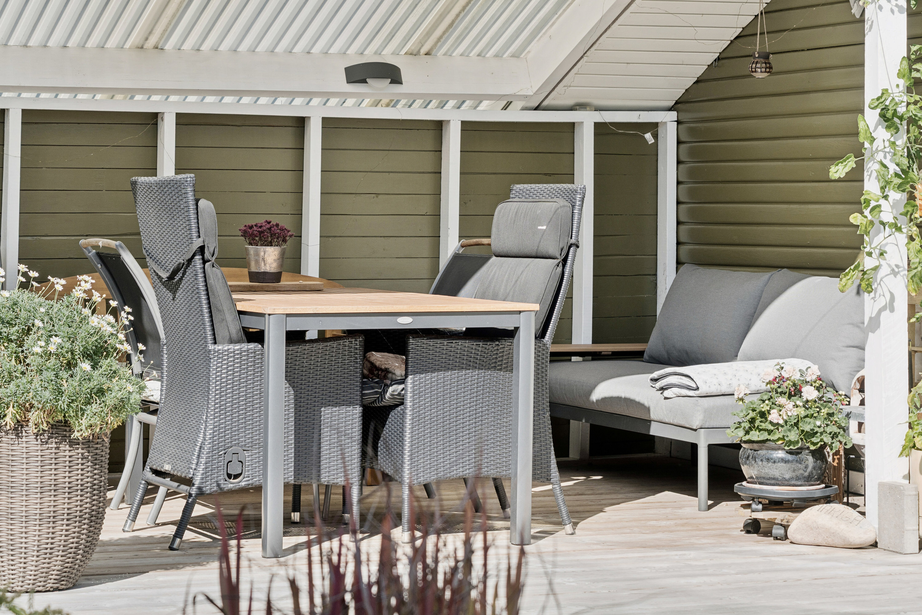 Fremhævet overdækket terrasse billede i fuldskærmstilstand. Billede af Blomstervangen 10, 4500 Nykøbing Sj