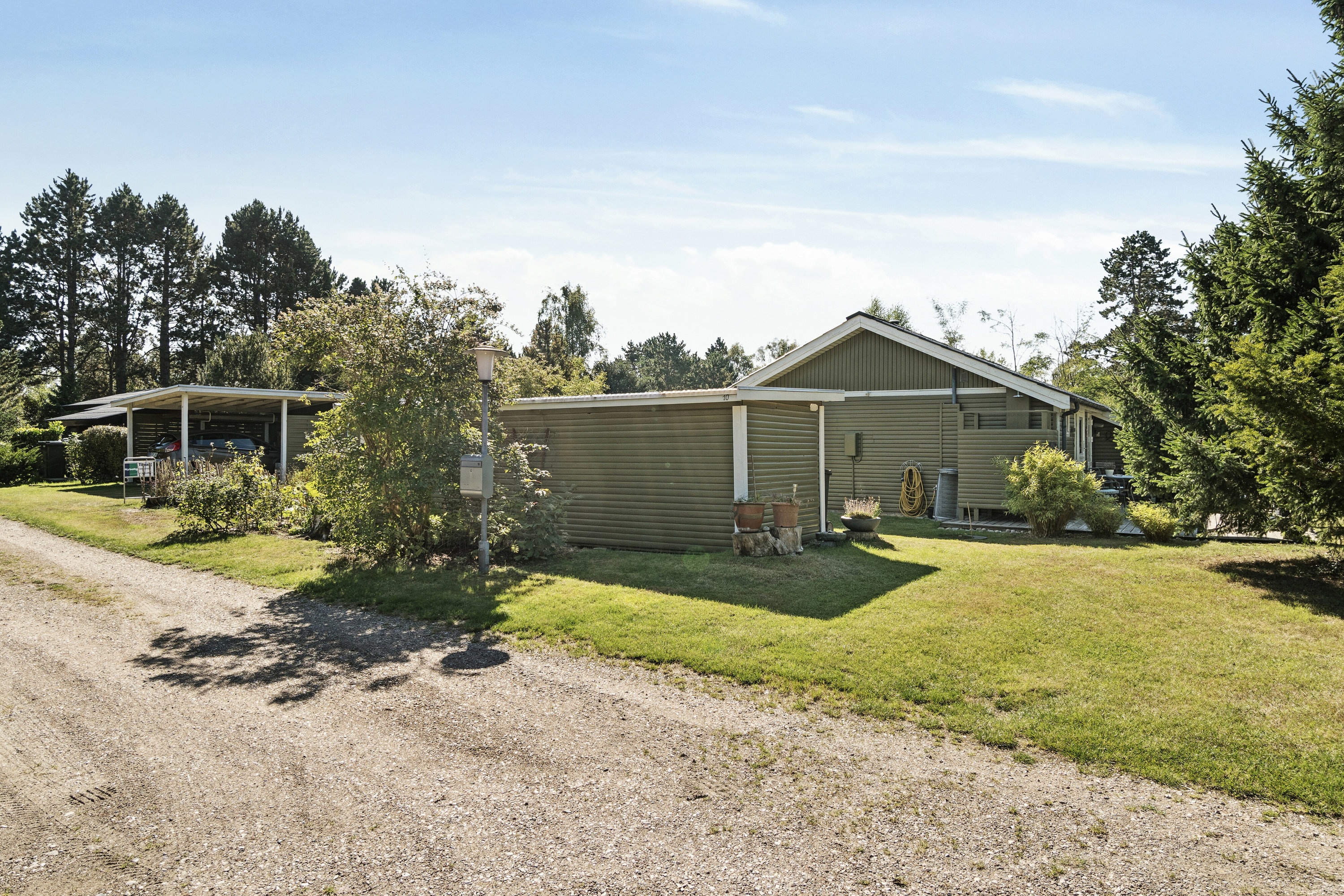 Fremhævet set fra vejen billede i fuldskærmstilstand. Billede af Blomstervangen 10, 4500 Nykøbing Sj