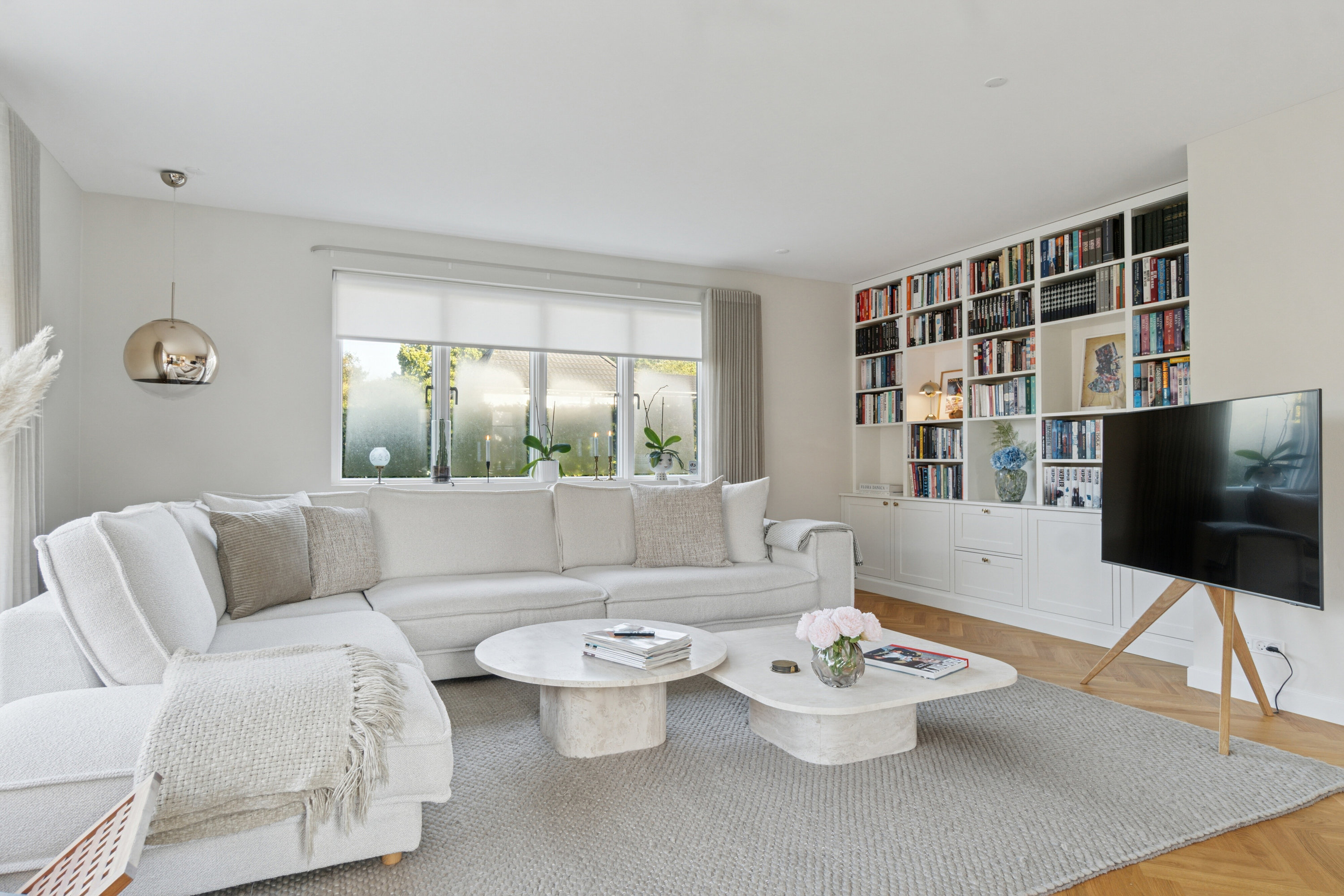 Fremhævet stue billede i fuldskærmstilstand. Billede af Bakkedraget 2, Skåde, 8270 Højbjerg