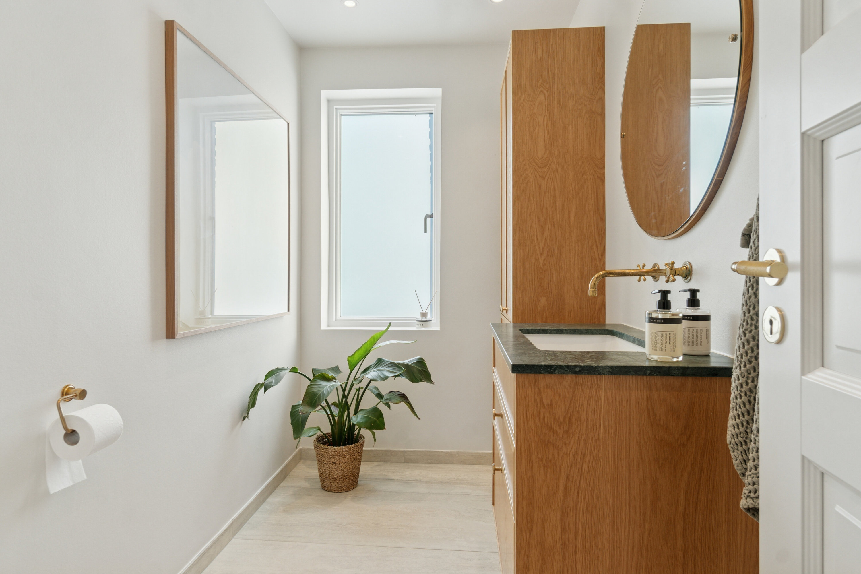 Fremhævet toilet billede i fuldskærmstilstand. Billede af Bakkedraget 2, Skåde, 8270 Højbjerg