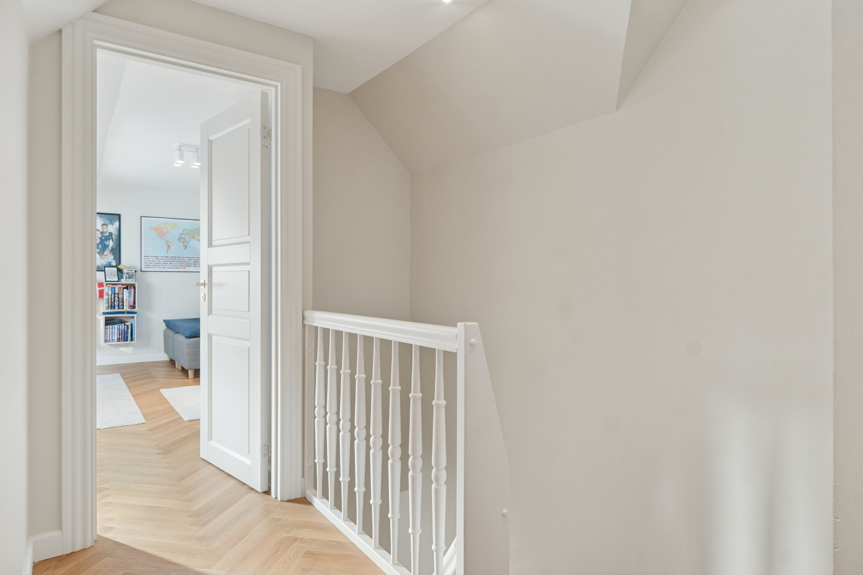 Fremhævet gang billede i fuldskærmstilstand. Billede af Bakkedraget 2, Skåde, 8270 Højbjerg