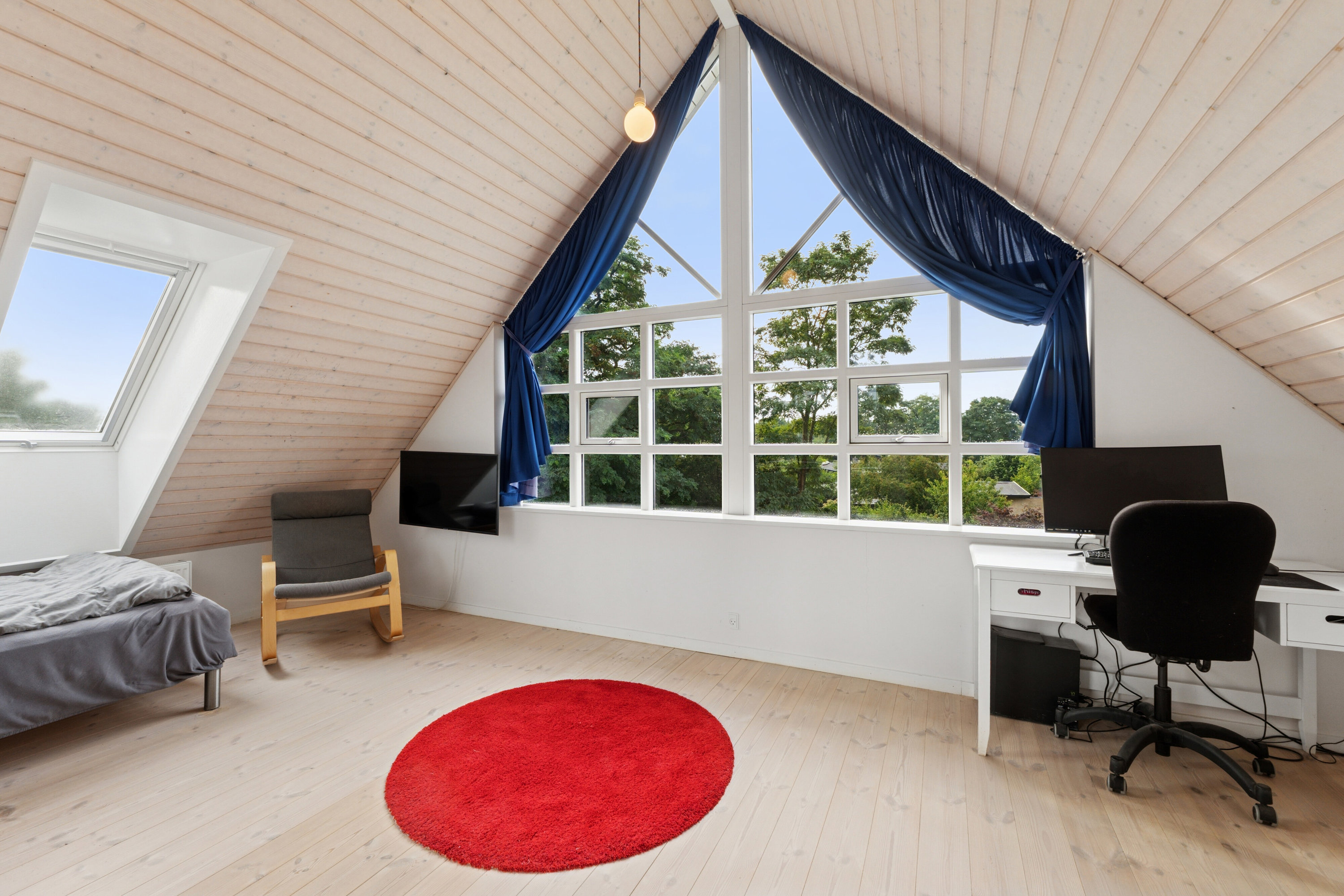 Fremhævet arbejdsværelse billede i fuldskærmstilstand. Billede af Hjortekærskrænten 13, 2800 Kongens Lyngby