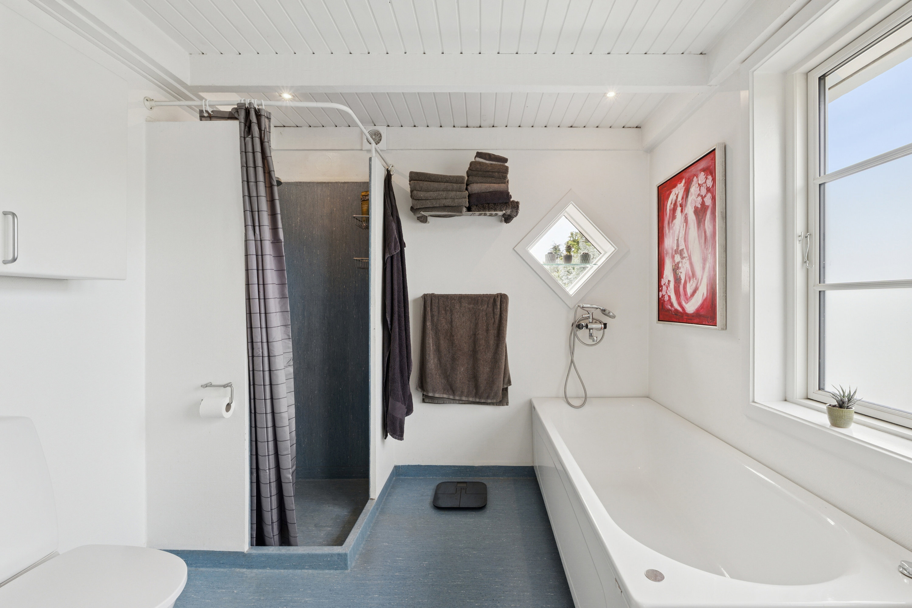 Fremhævet badeværelse billede i fuldskærmstilstand. Billede af Hjortekærskrænten 13, 2800 Kongens Lyngby