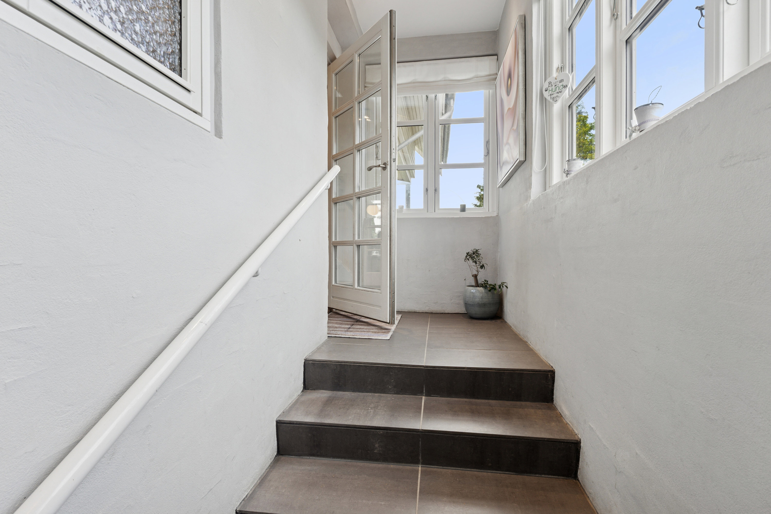 Fremhævet gang billede i fuldskærmstilstand. Billede af Hjortekærskrænten 13, 2800 Kongens Lyngby