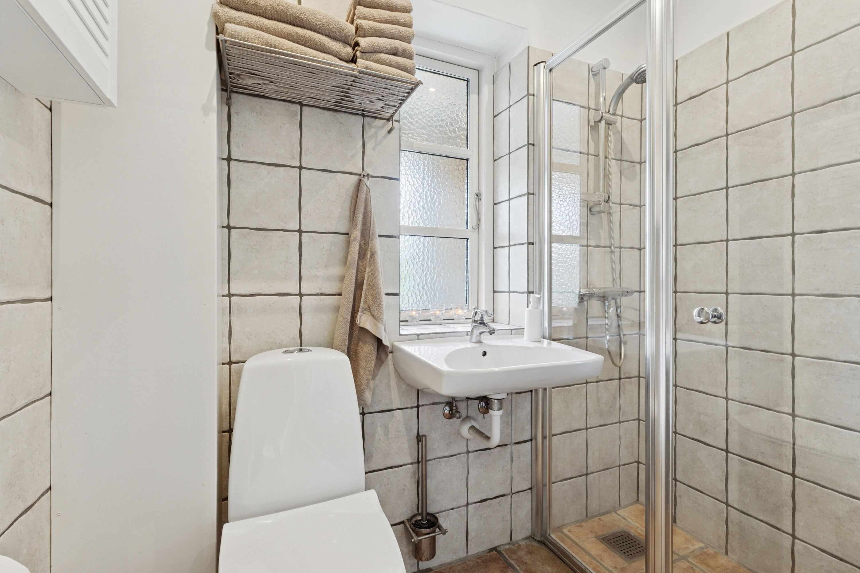 Fremhævet badeværelse billede i fuldskærmstilstand. Billede af Hjortekærskrænten 13, 2800 Kongens Lyngby