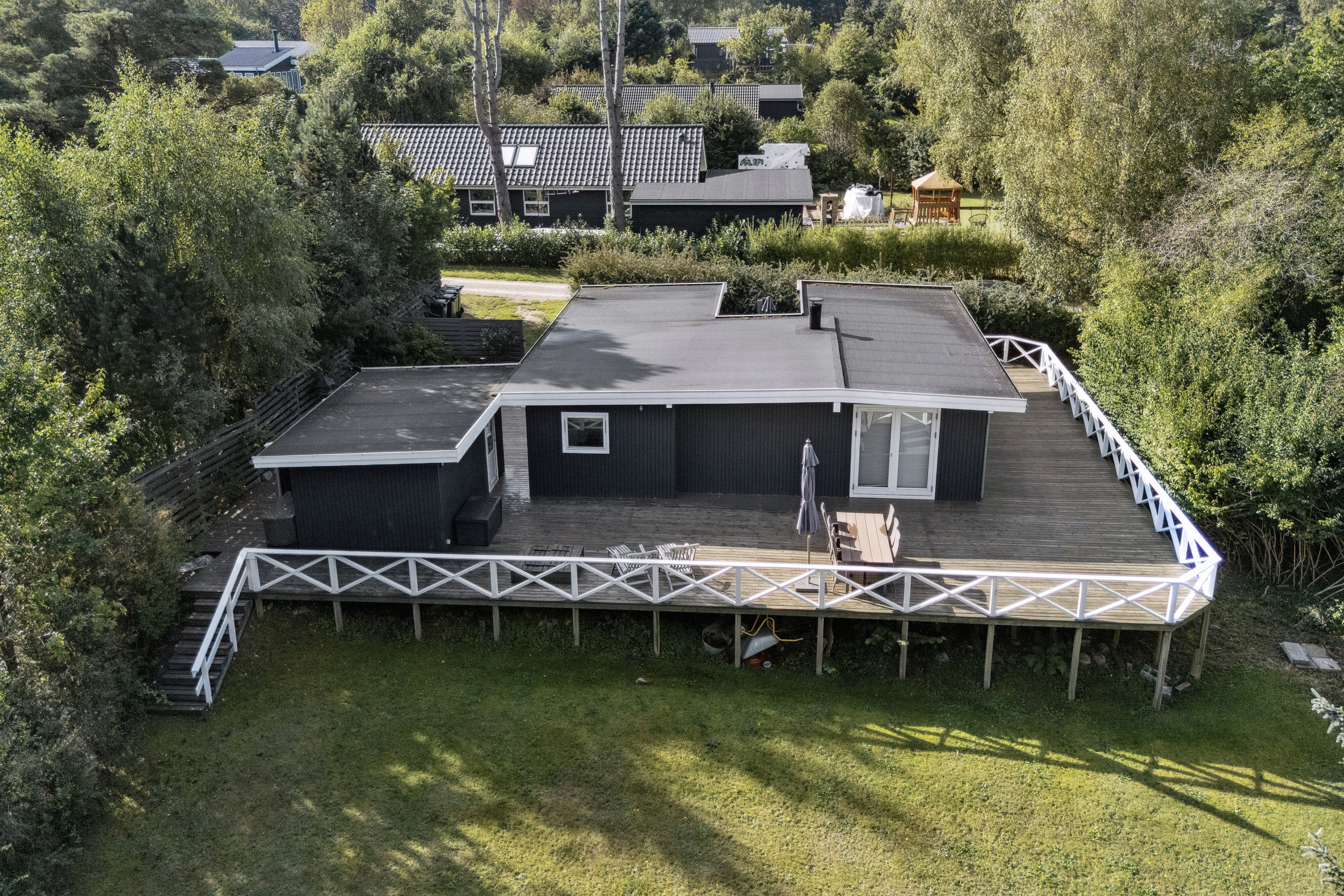 Miniaturebillede 2: set fra haven. Billede af Vibeengen 1, 4550 Asnæs