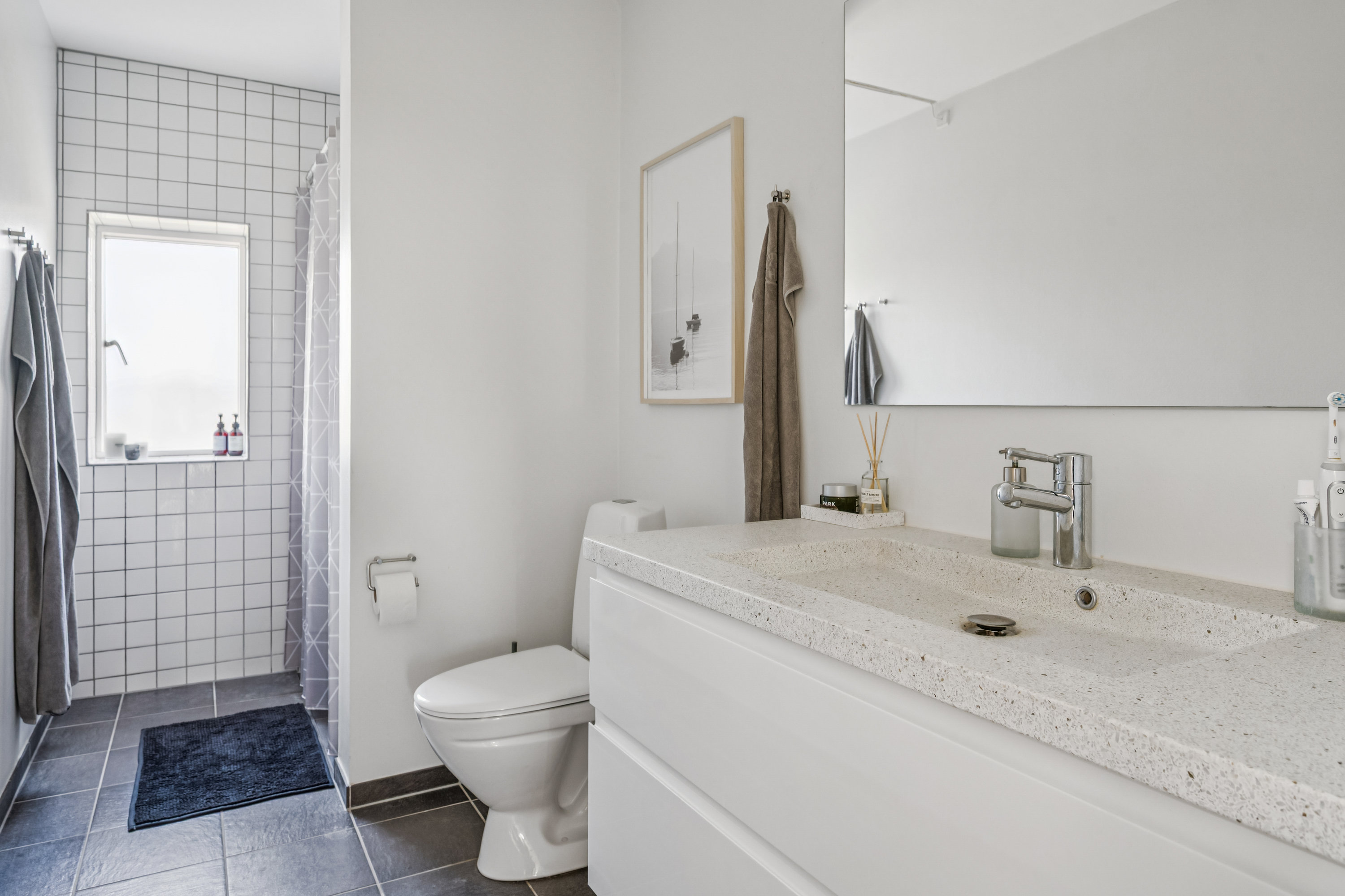 Fremhævet badeværelse billede i fuldskærmstilstand. Billede af Egå Engvej 196, 8250 Egå